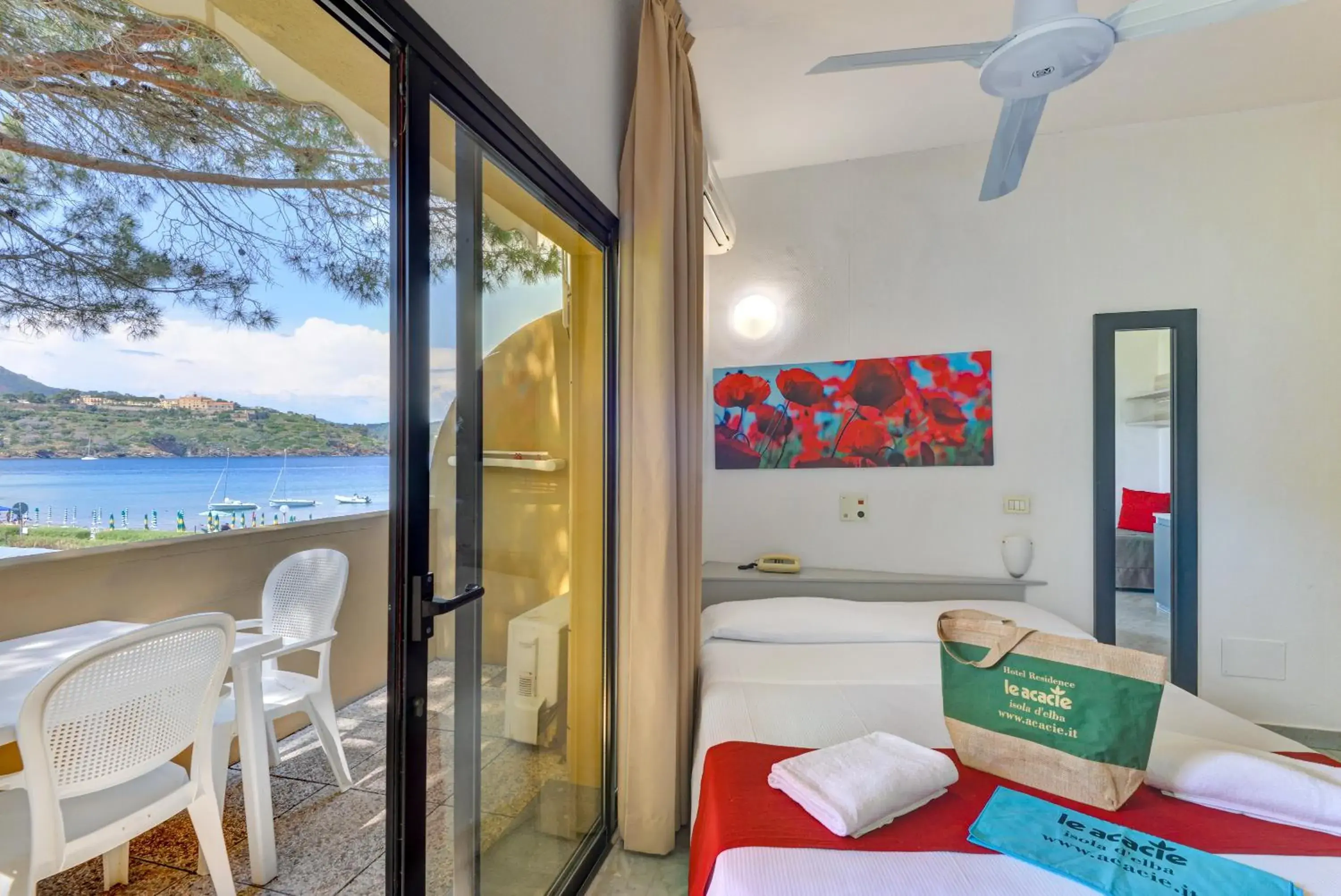 Basic Double or Twin Room in Hotel Le Acacie Basic Double or Twin Room in Hotel Le Acacie