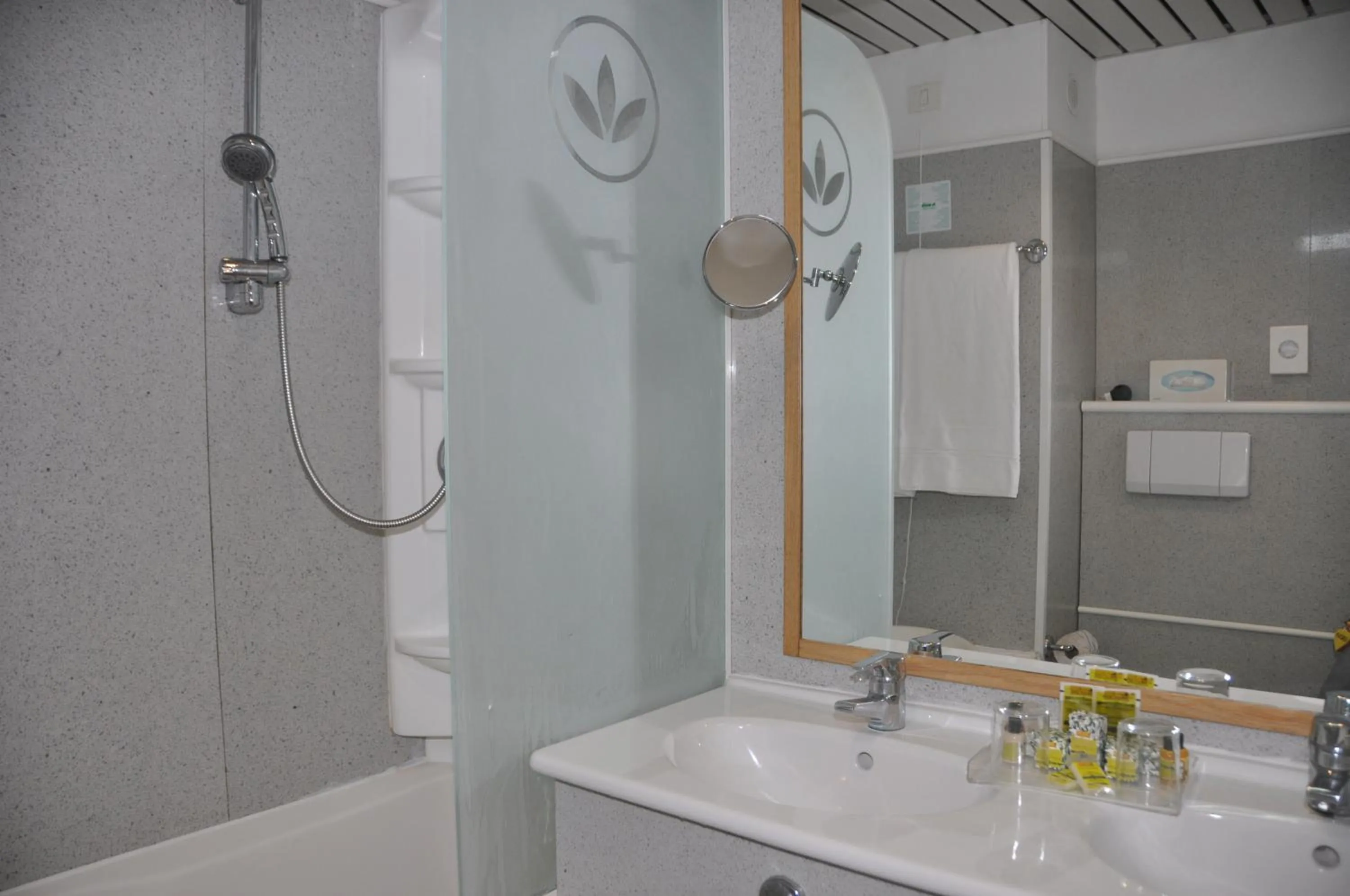 Shower in Hotel Le Acacie