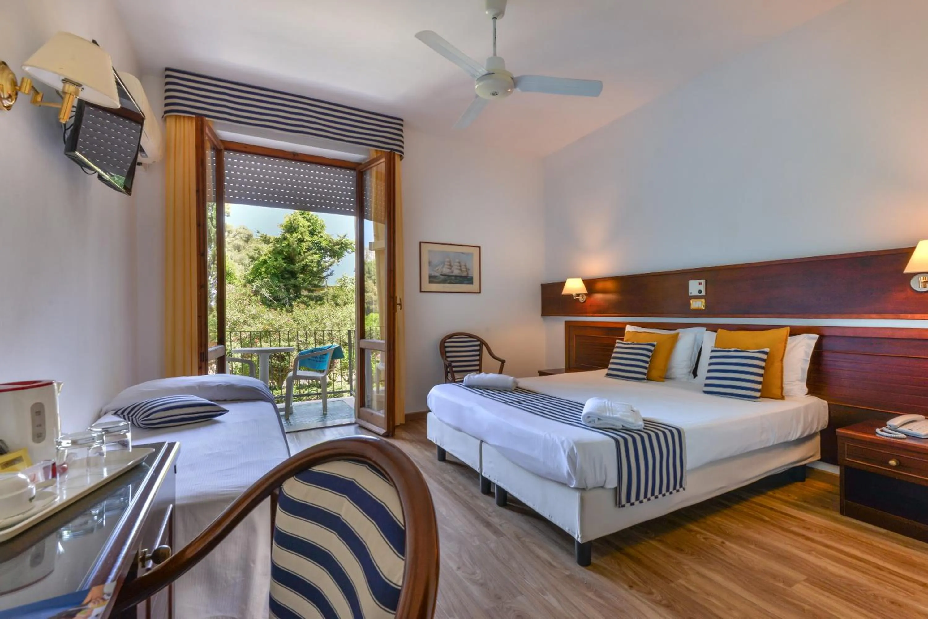 Bedroom, Bed in Hotel Le Acacie