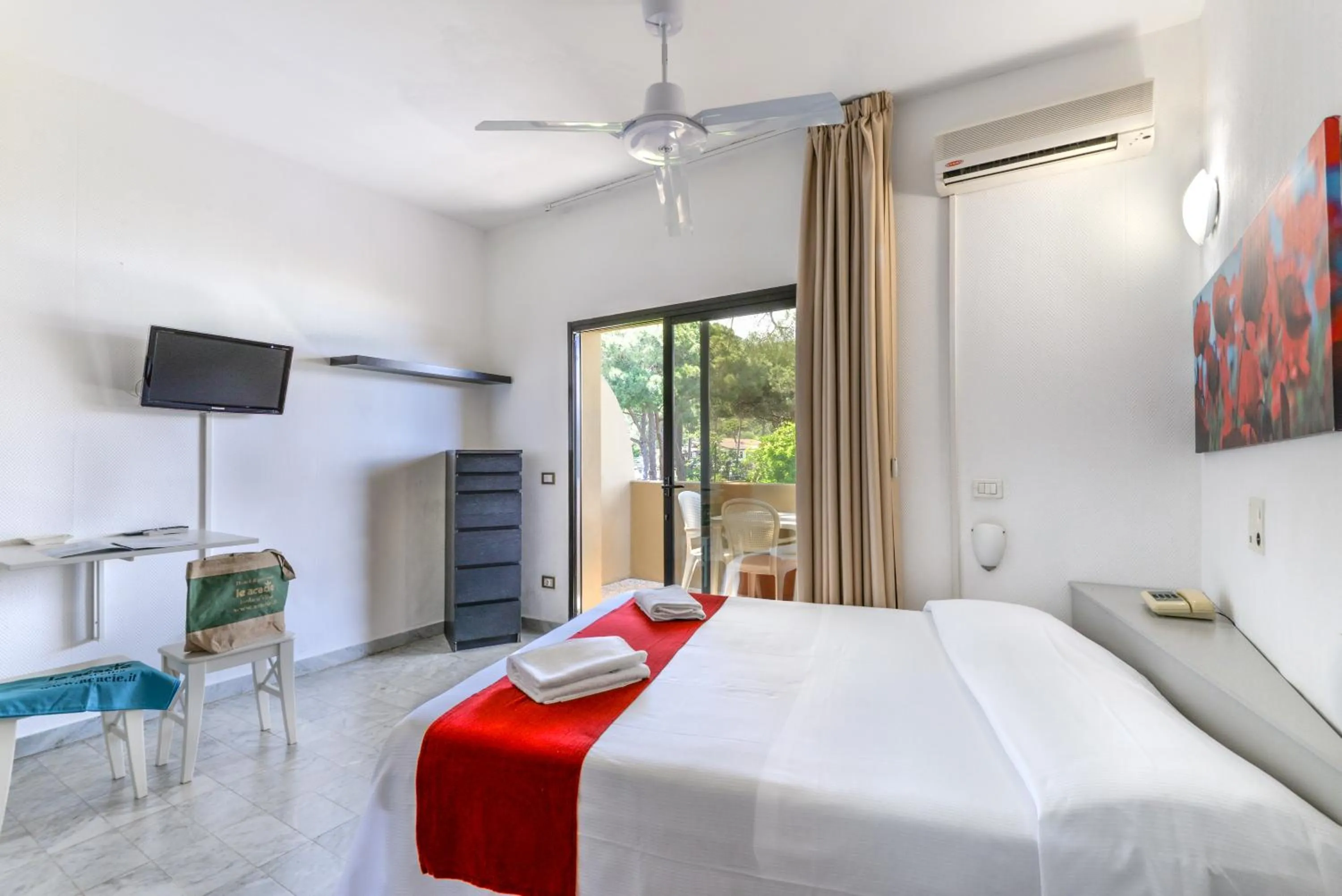 Bedroom, Bed in Hotel Le Acacie