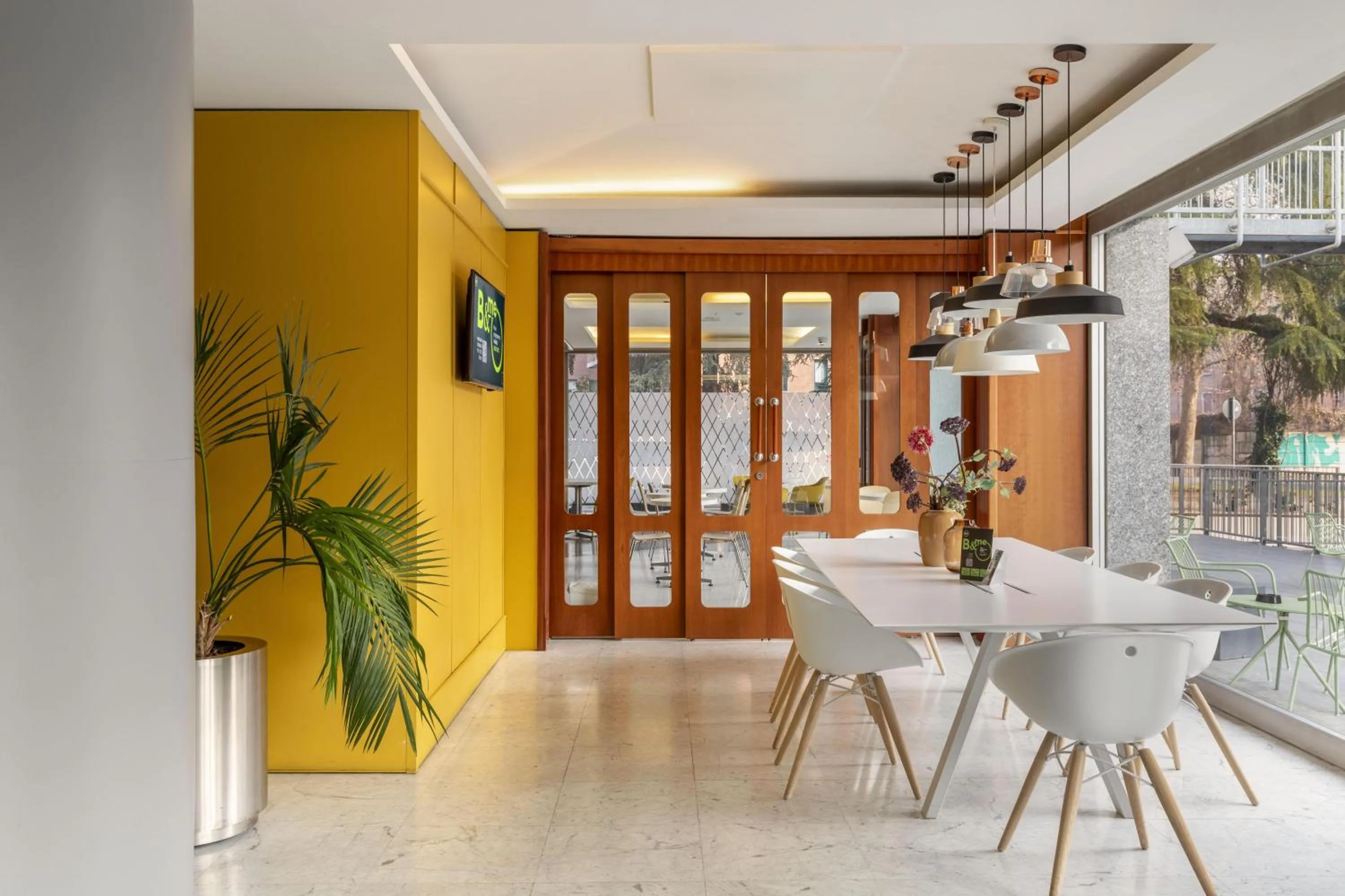 Lobby or reception in B&B Hotel Modena