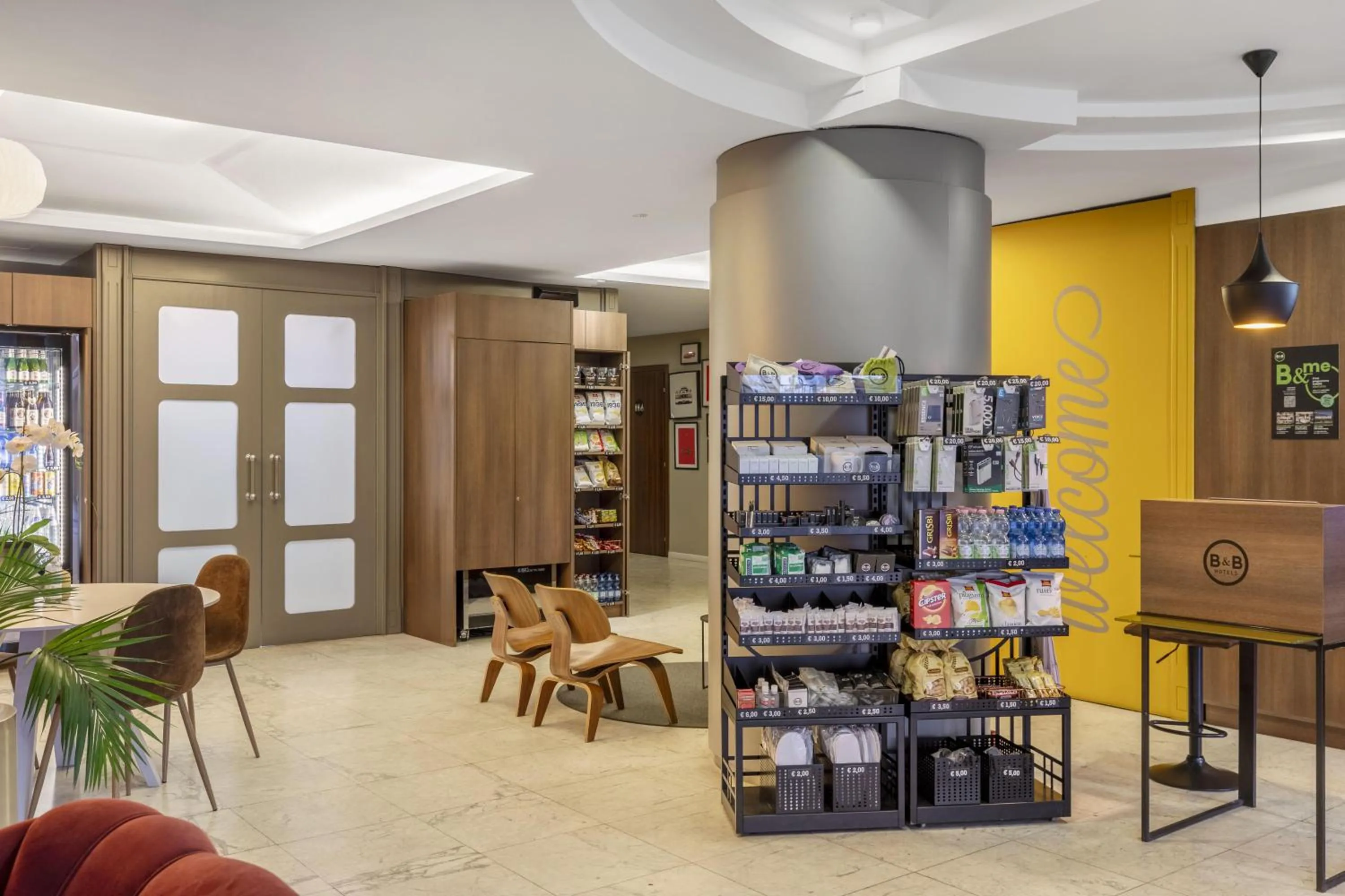 Lobby or reception in B&B Hotel Modena