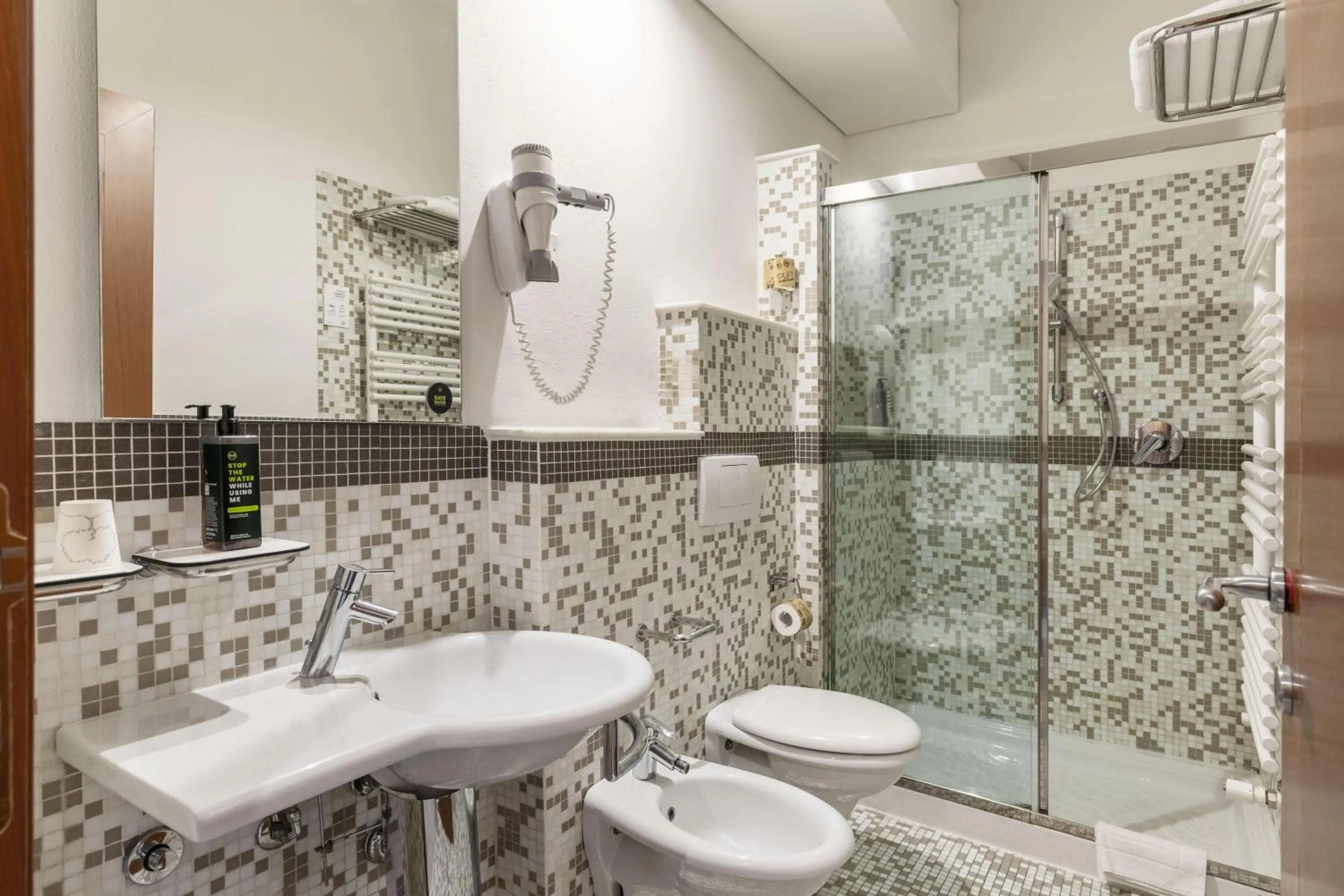 Bathroom in B&B Hotel Modena