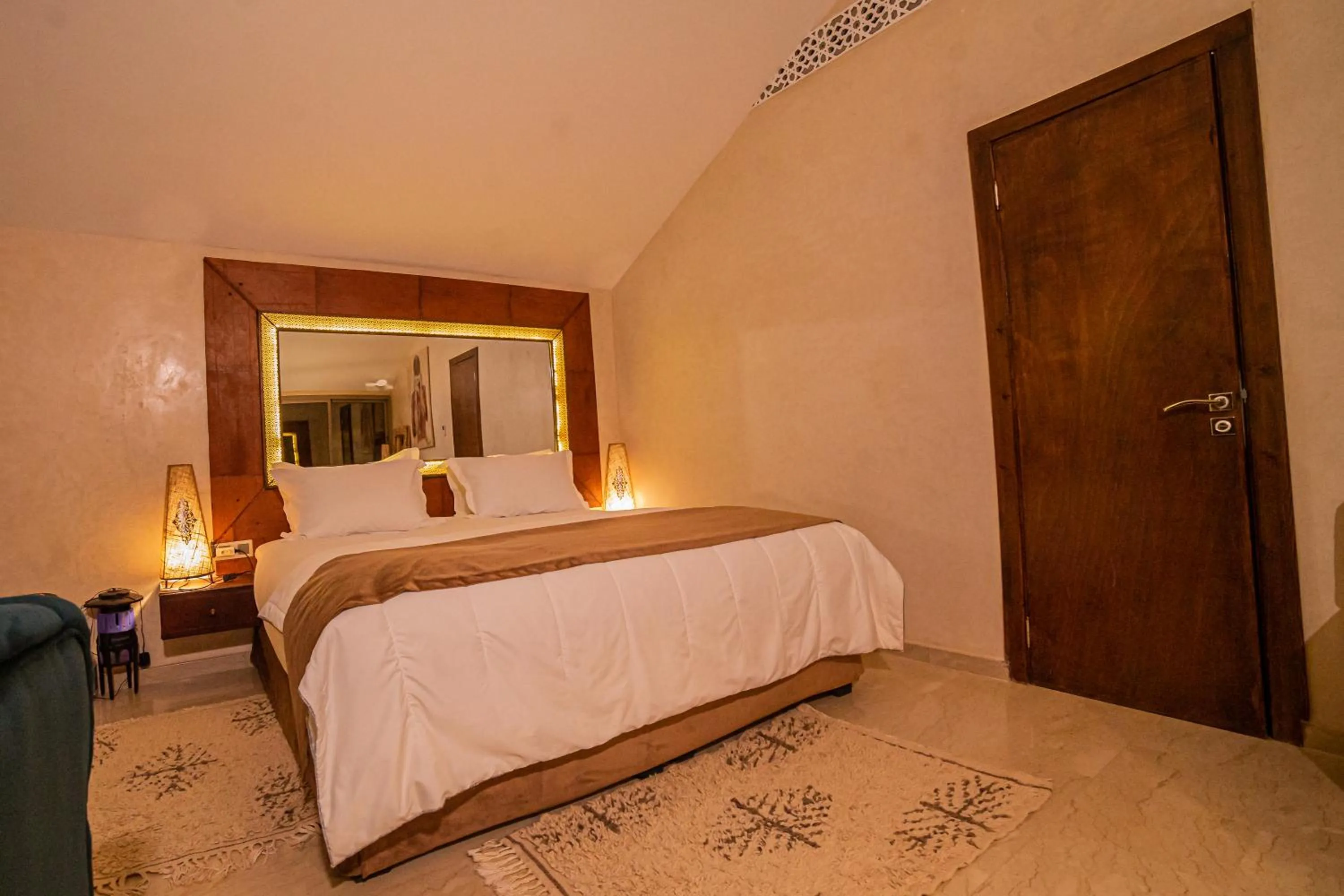 Bed in SUMAHAN SUITES & SPA