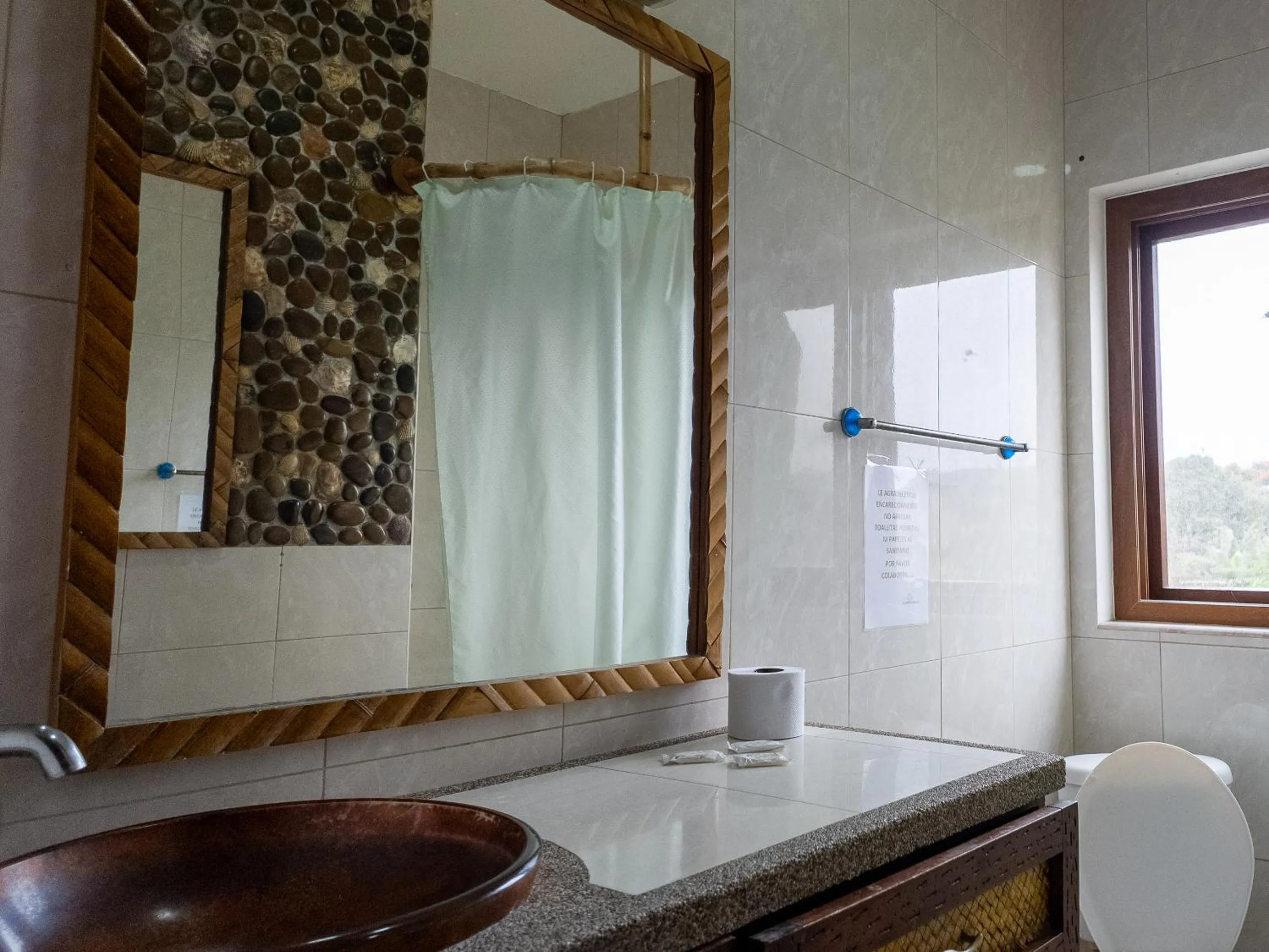 Bathroom in Hotel Sol y Playa Montañita