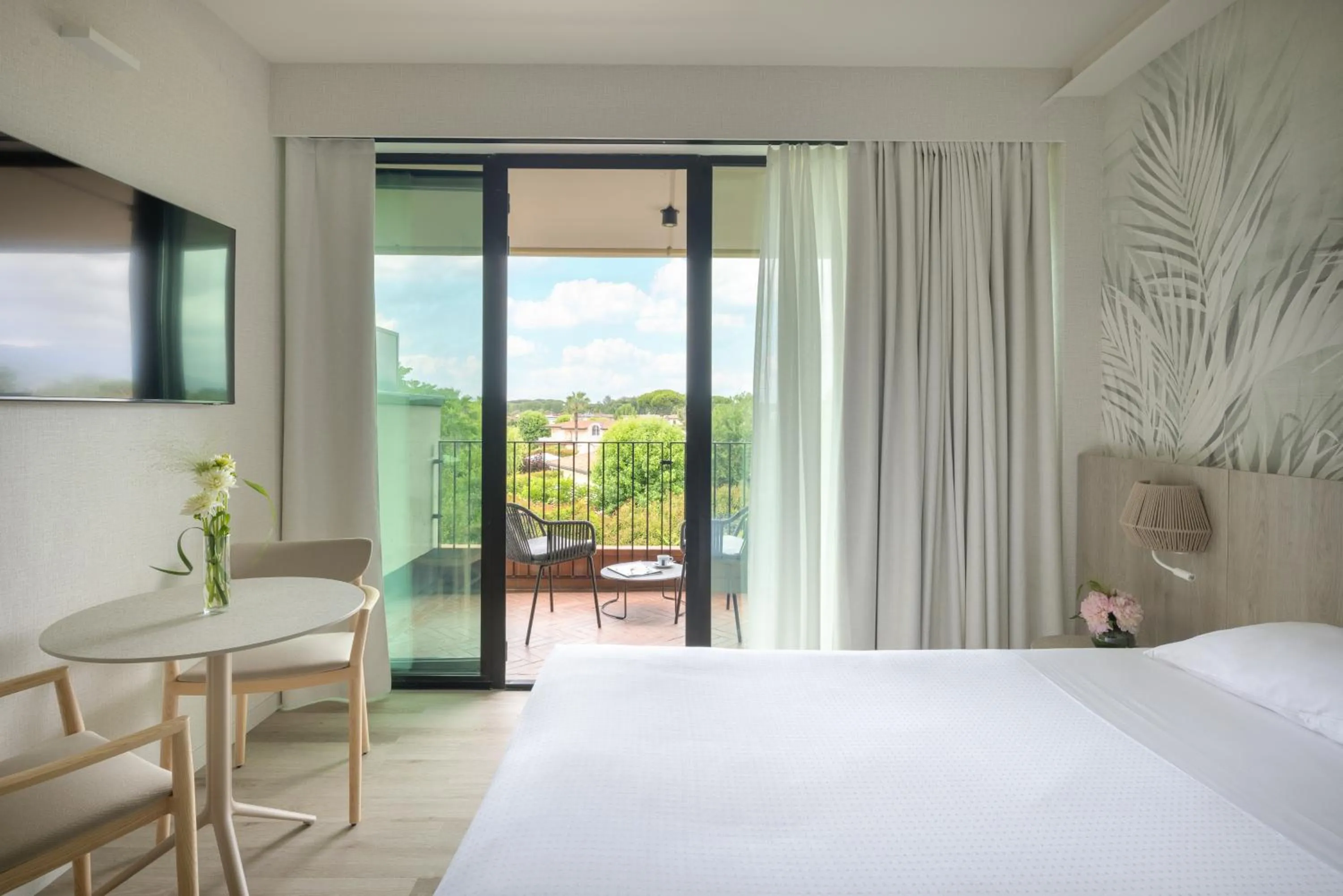 Bedroom, Bed in UNA Hotels Forte Dei Marmi