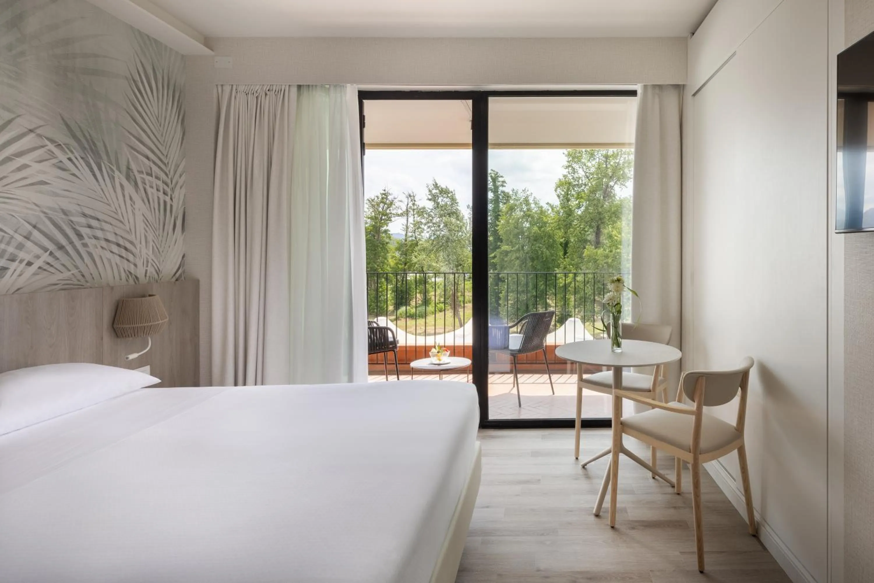 Bedroom, Bed in UNA Hotels Forte Dei Marmi