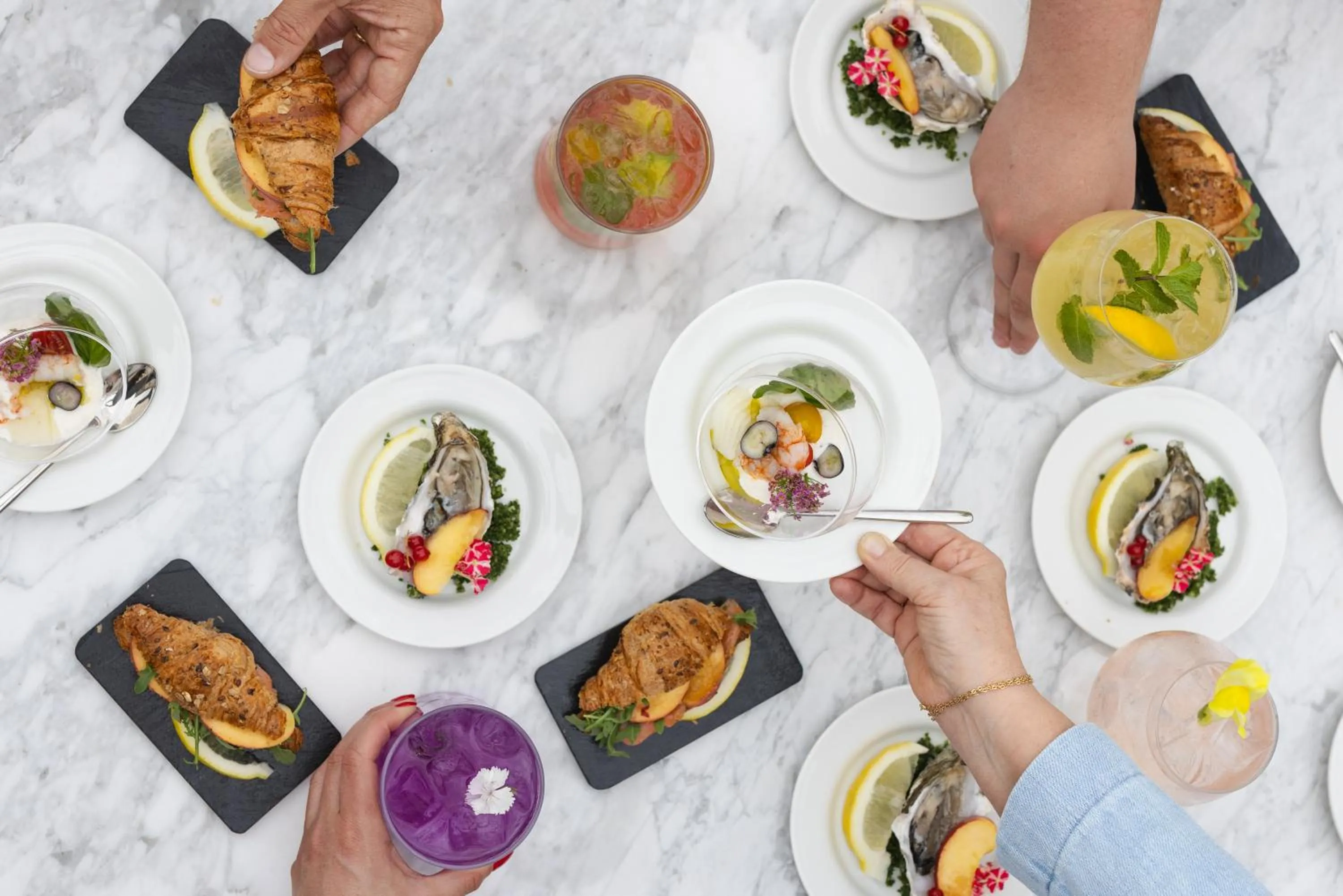 Lounge or bar in UNA Hotels Forte Dei Marmi