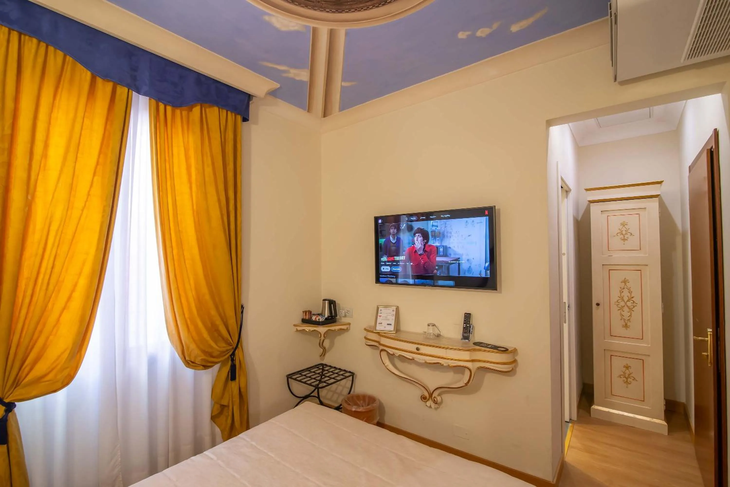 TV and multimedia, Bed in Hotel Porta Faenza