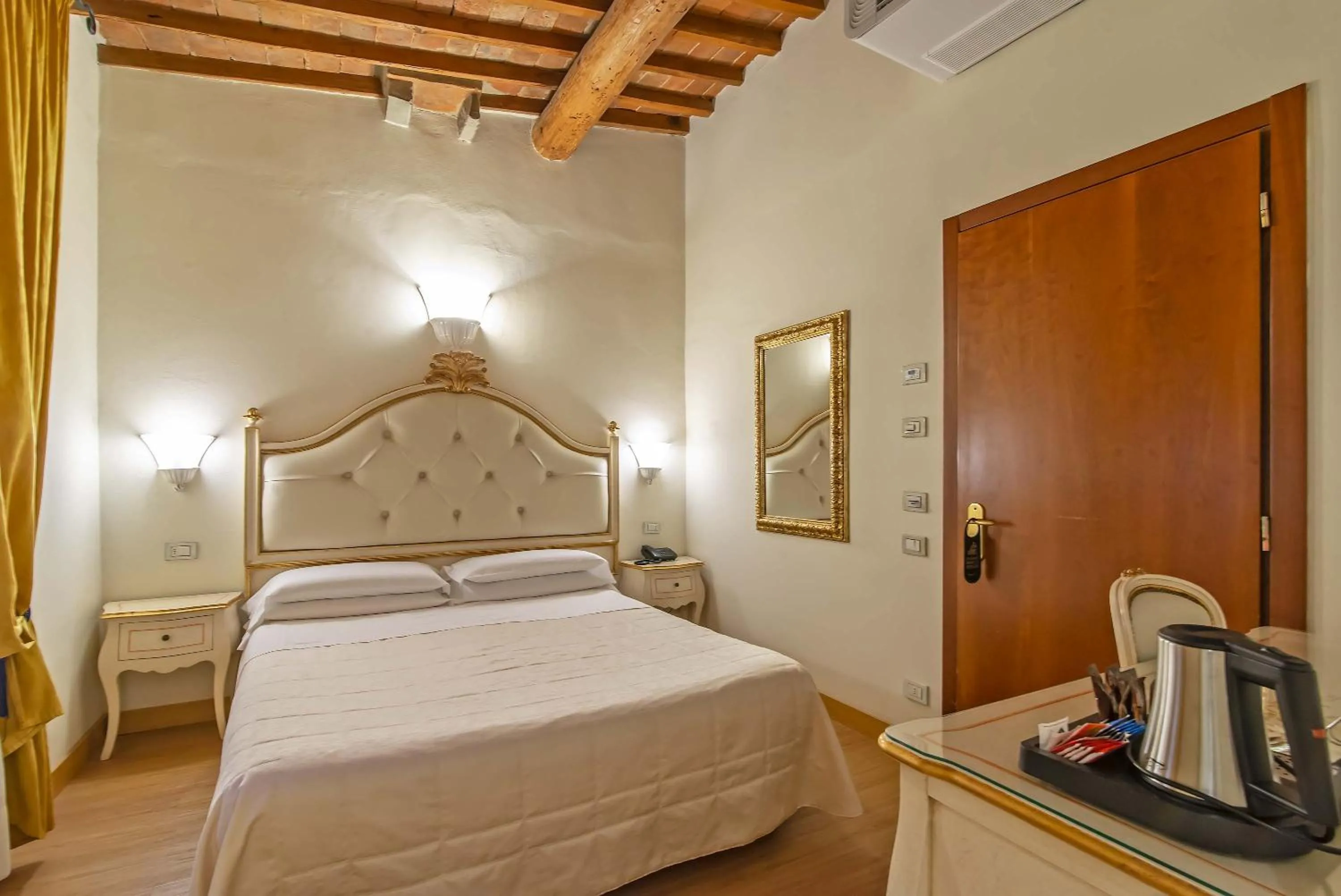Bed in Hotel Porta Faenza