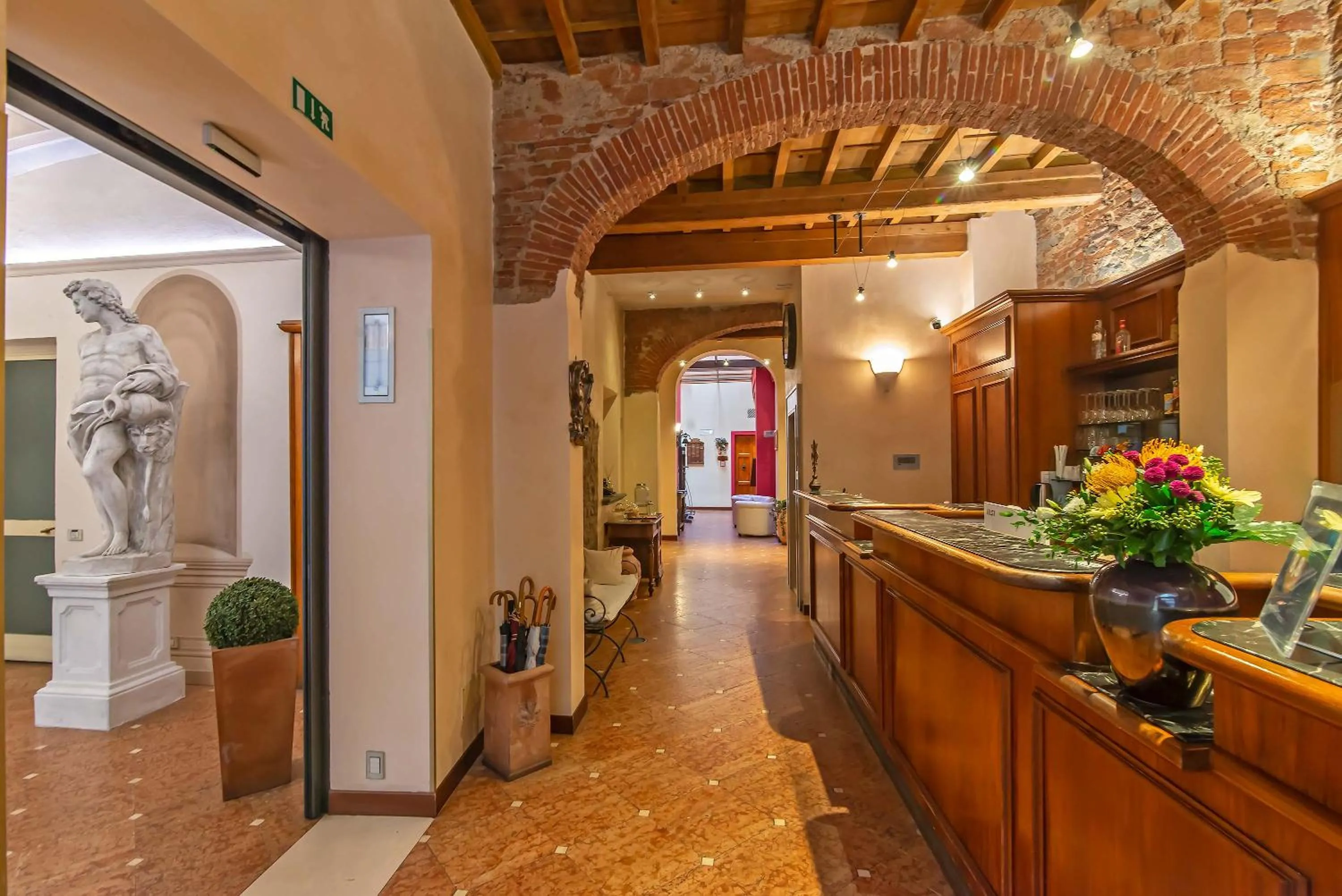 Lobby or reception in Hotel Porta Faenza