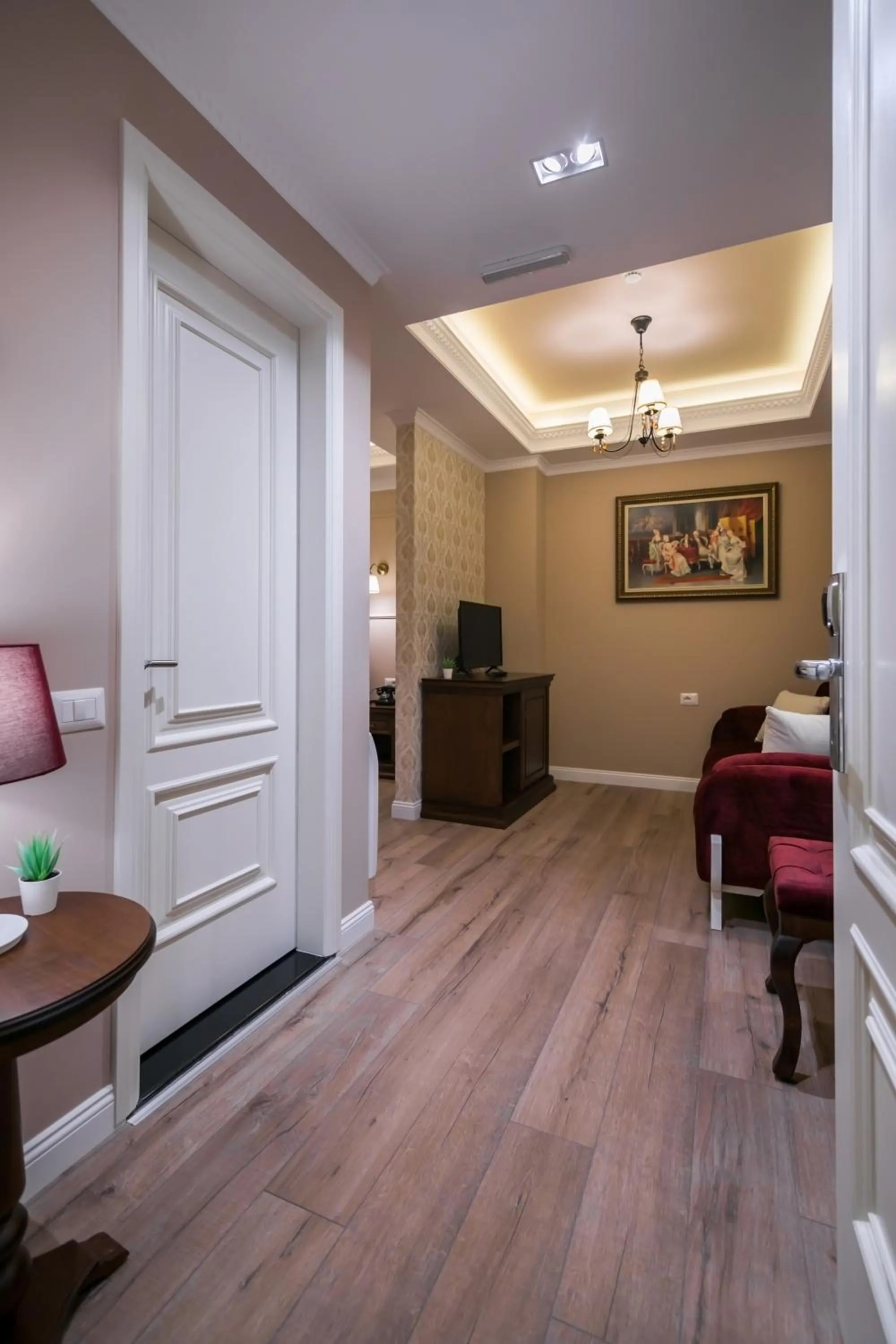 TV and multimedia in Legacy Boutique Hotel