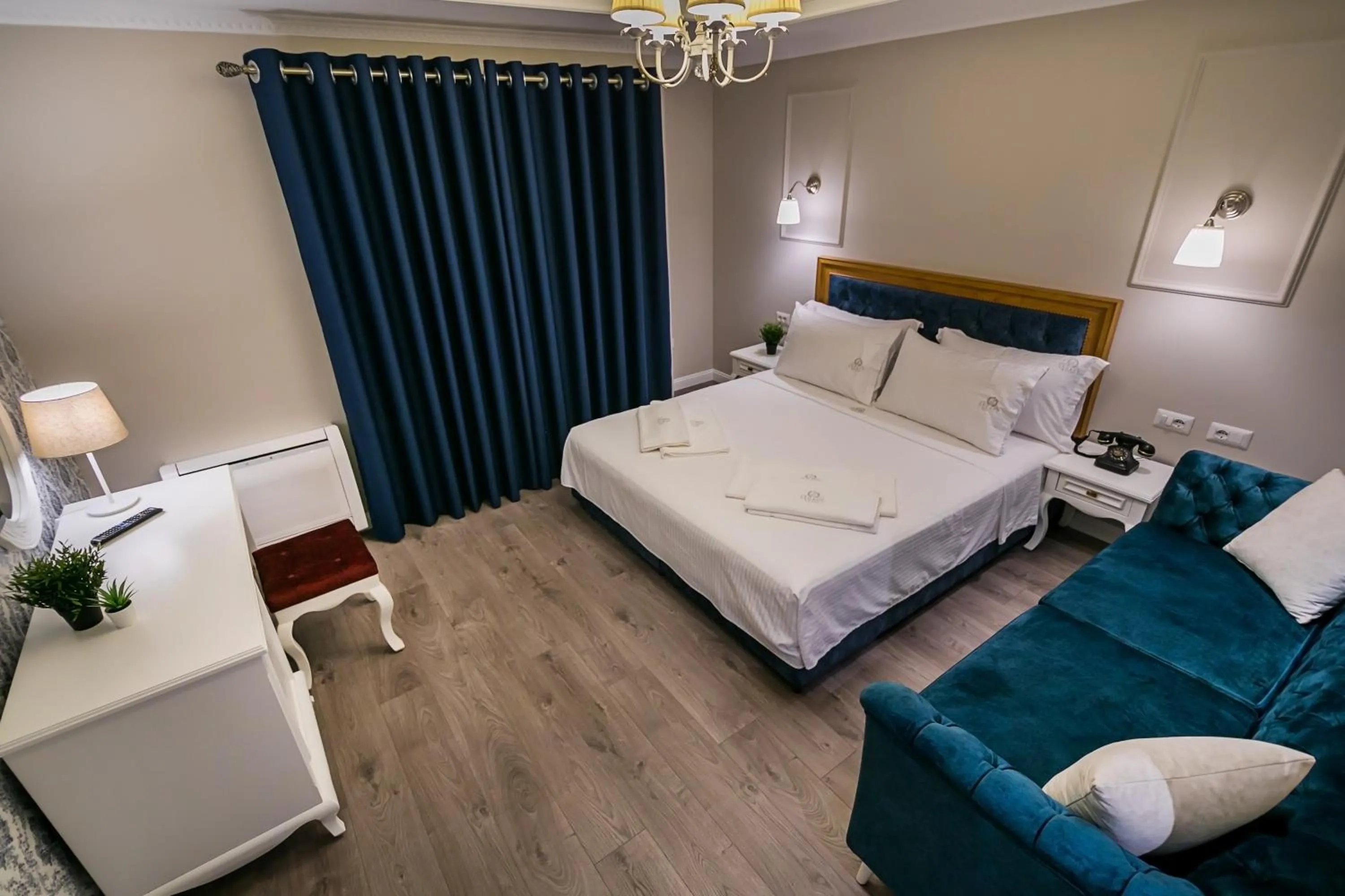 Photo of the whole room, Bed in Legacy Boutique Hotel