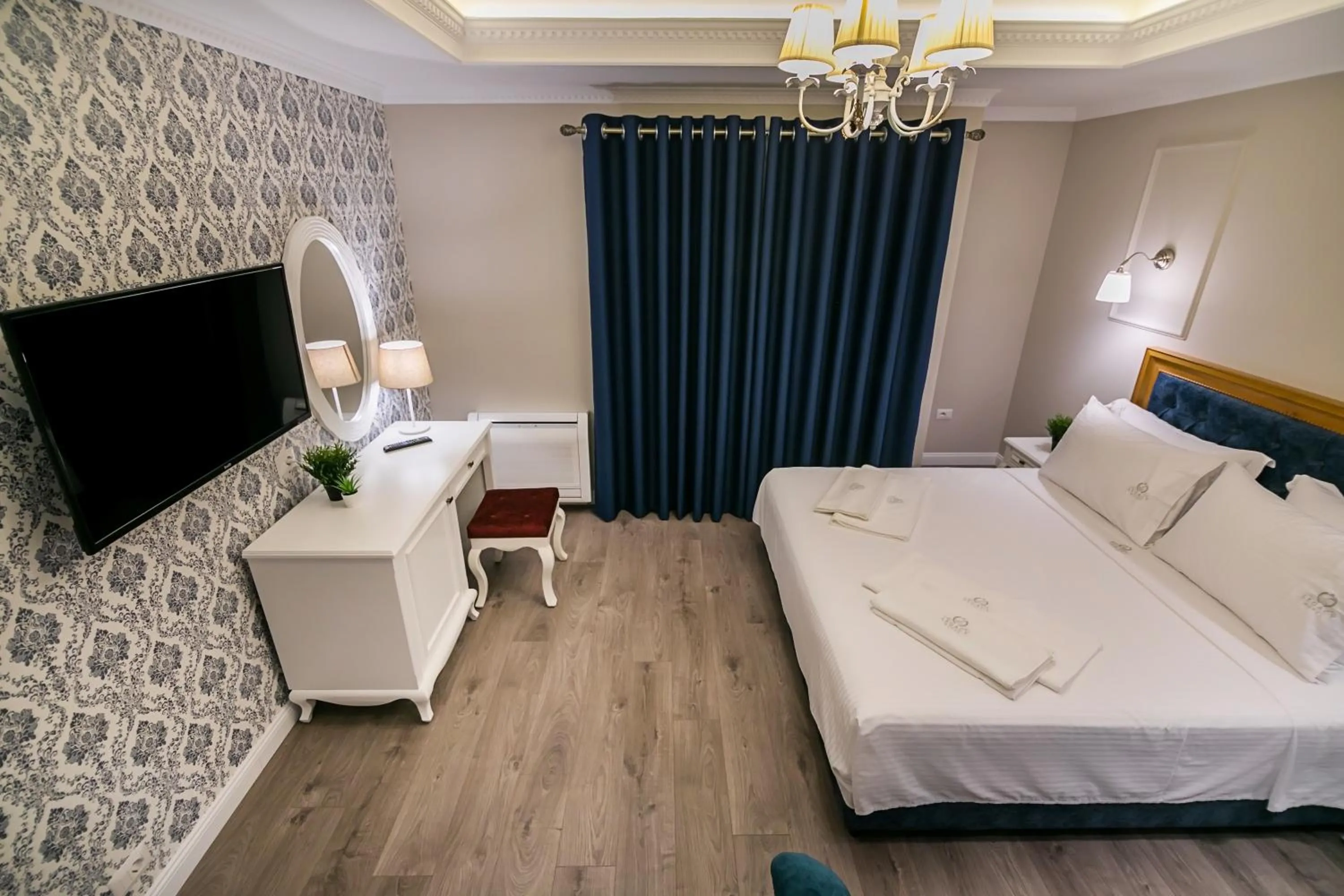 Bedroom, Bed in Legacy Boutique Hotel