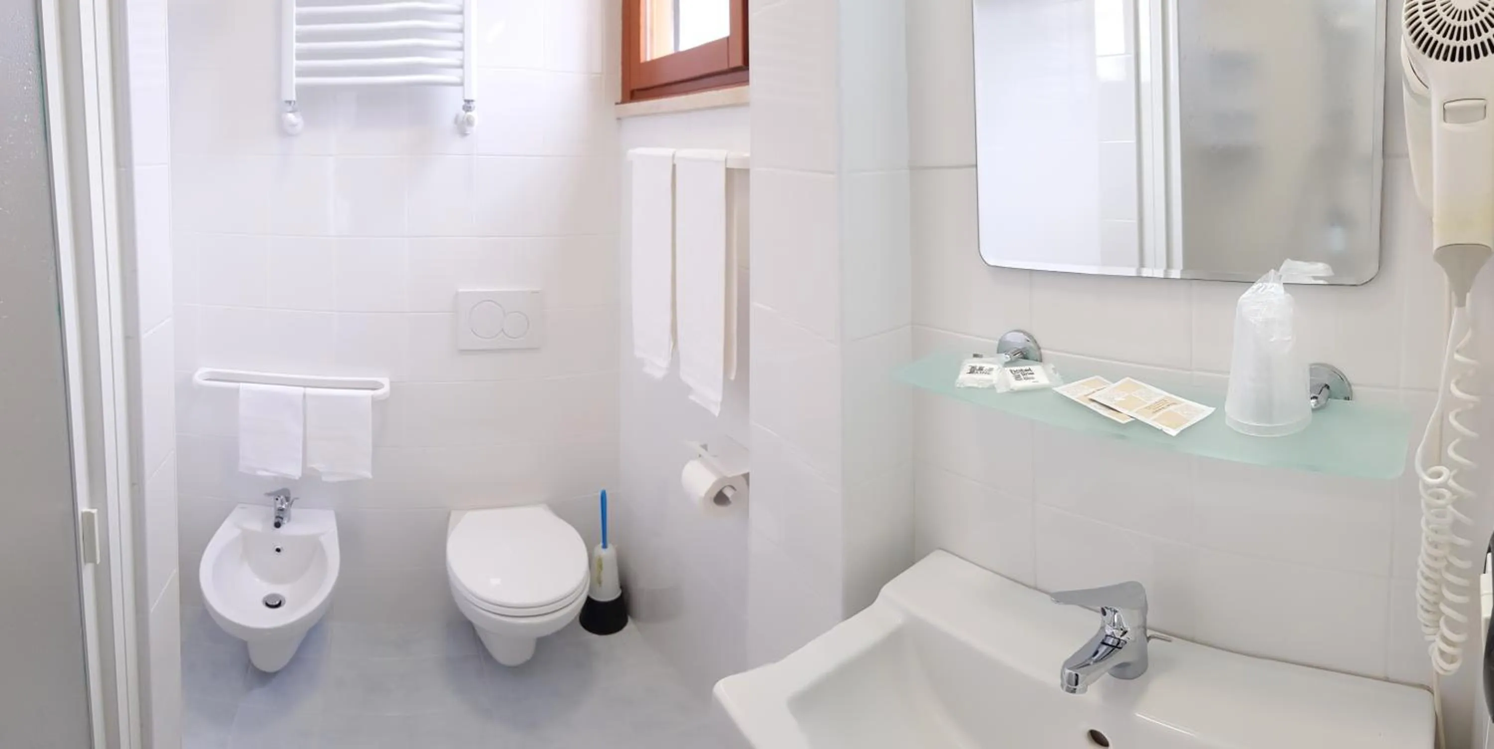 Shower in Hotel Mare Blu -- boutique