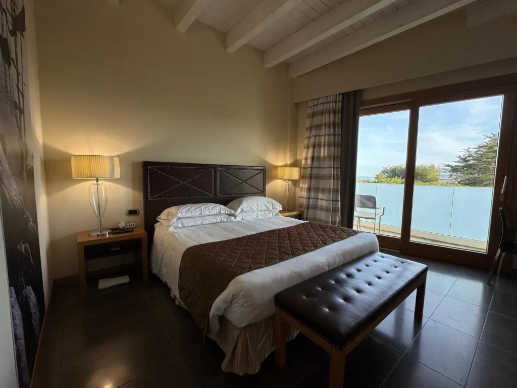 Bedroom, Bed in Hotel Cristallo