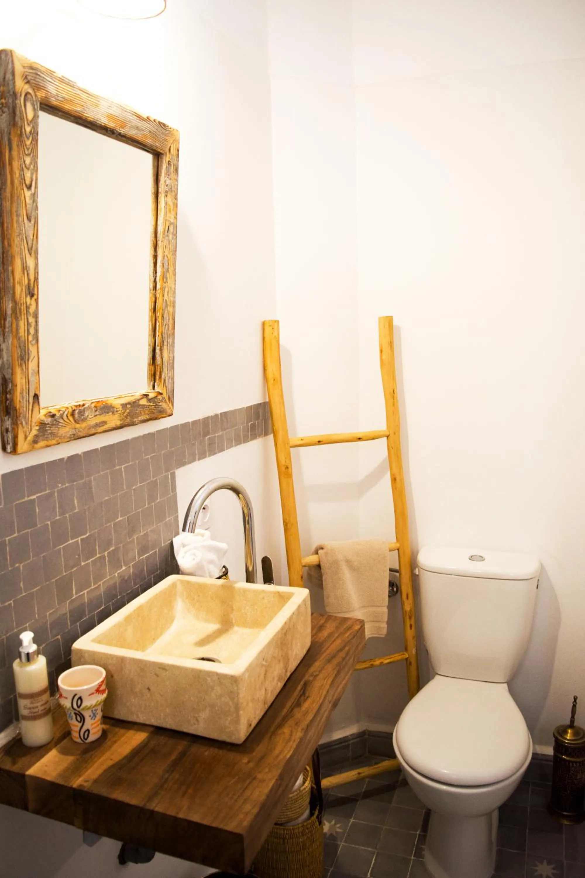 Toilet in Riad Le Khan Mogador