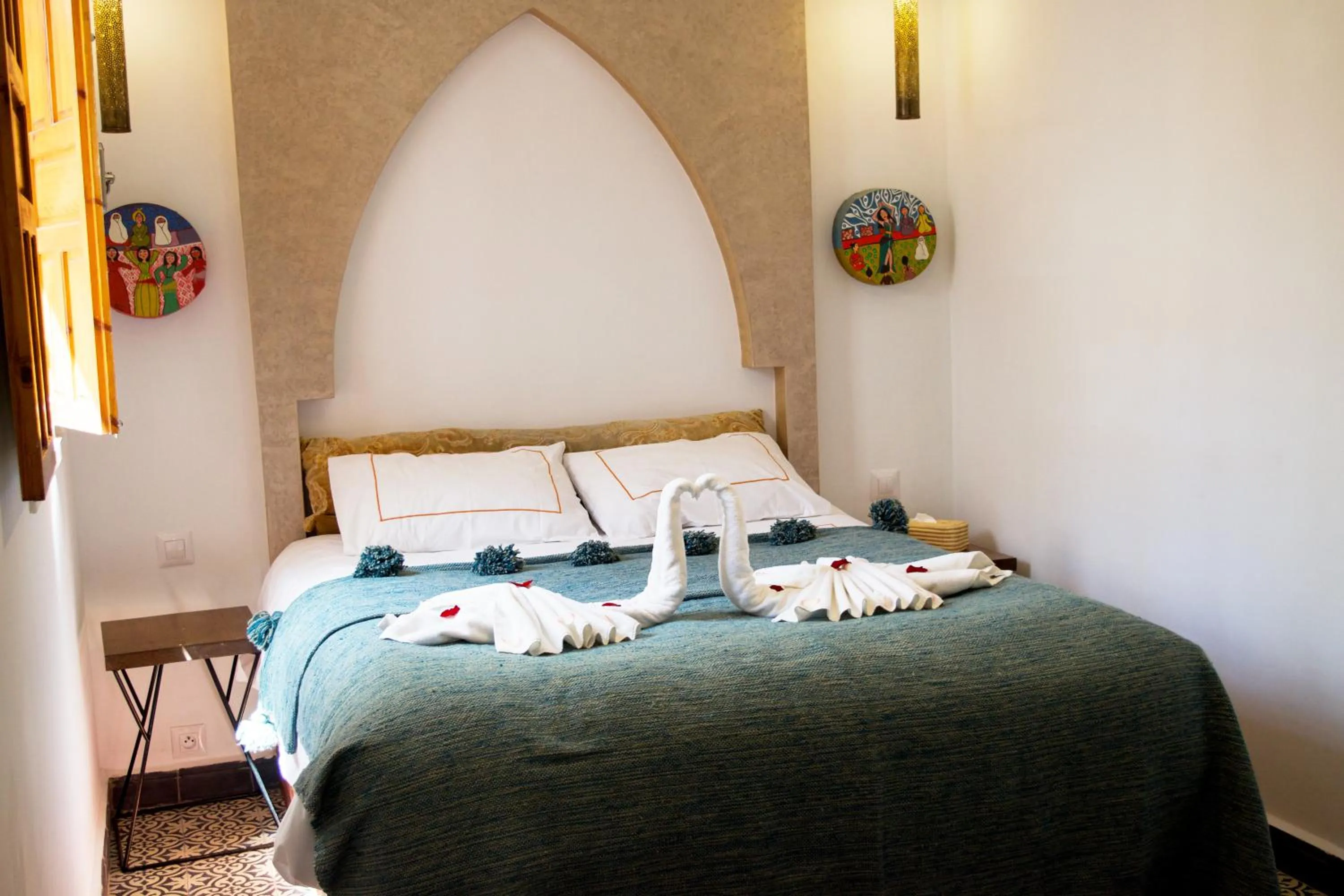 Bed in Riad Le Khan Mogador