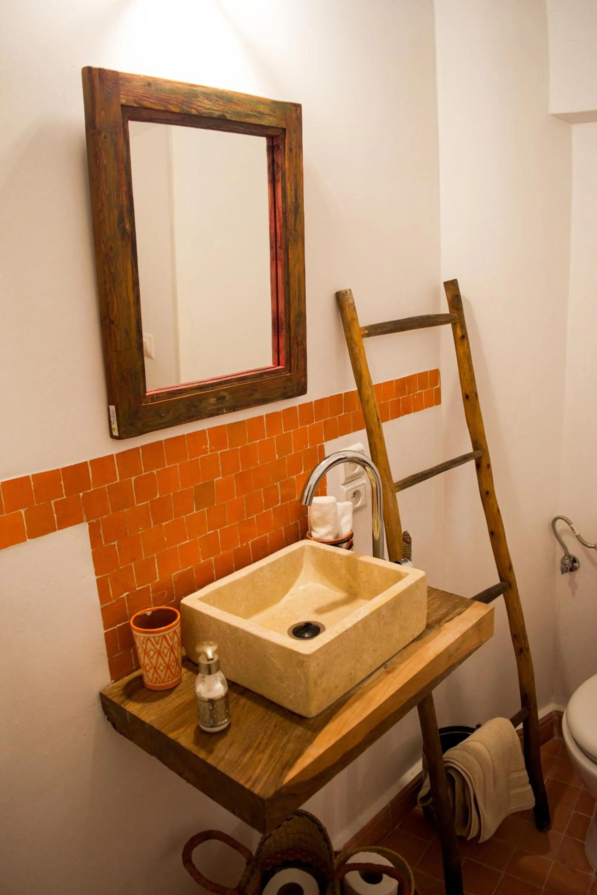 Toilet in Riad Le Khan Mogador