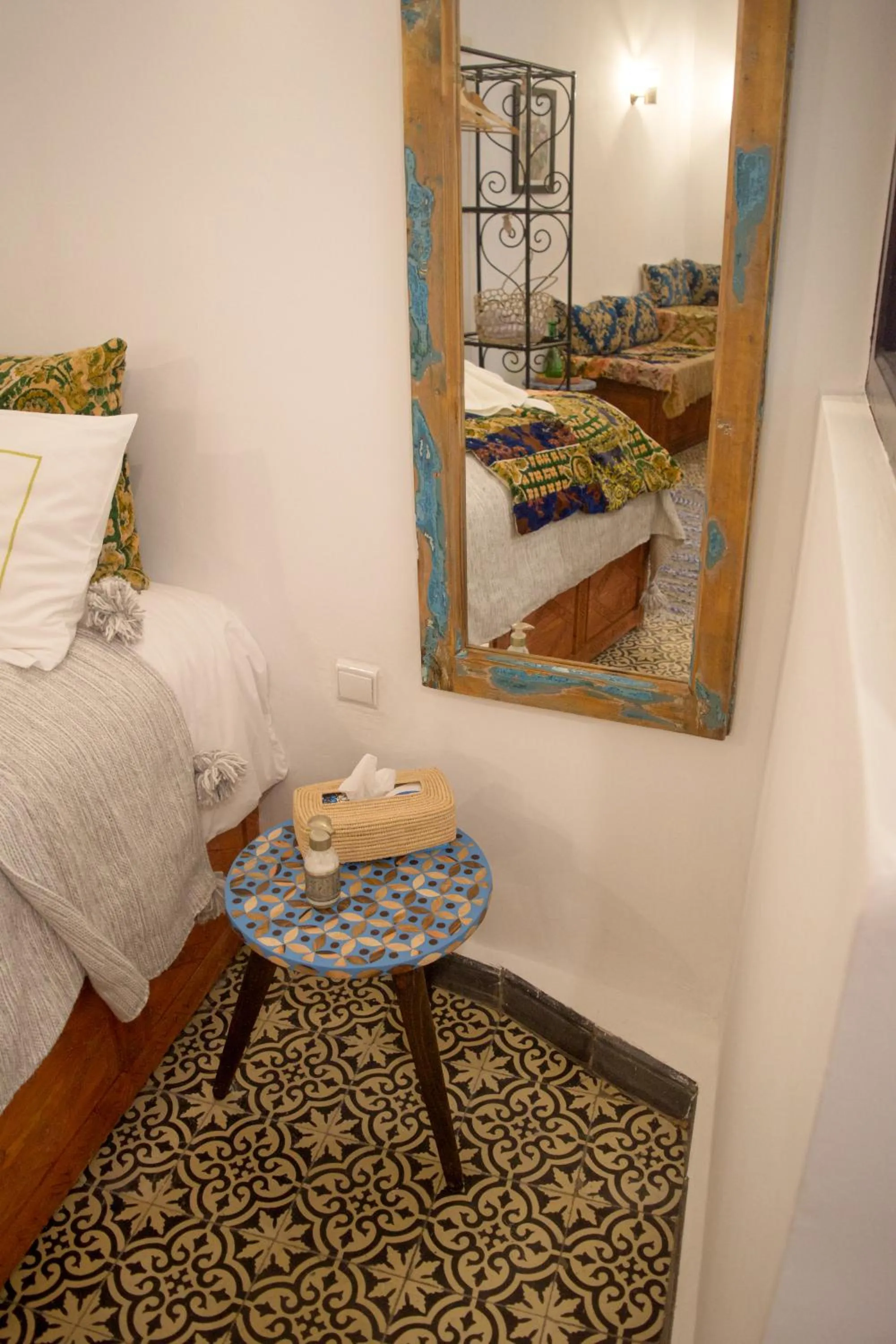 Bed in Riad Le Khan Mogador