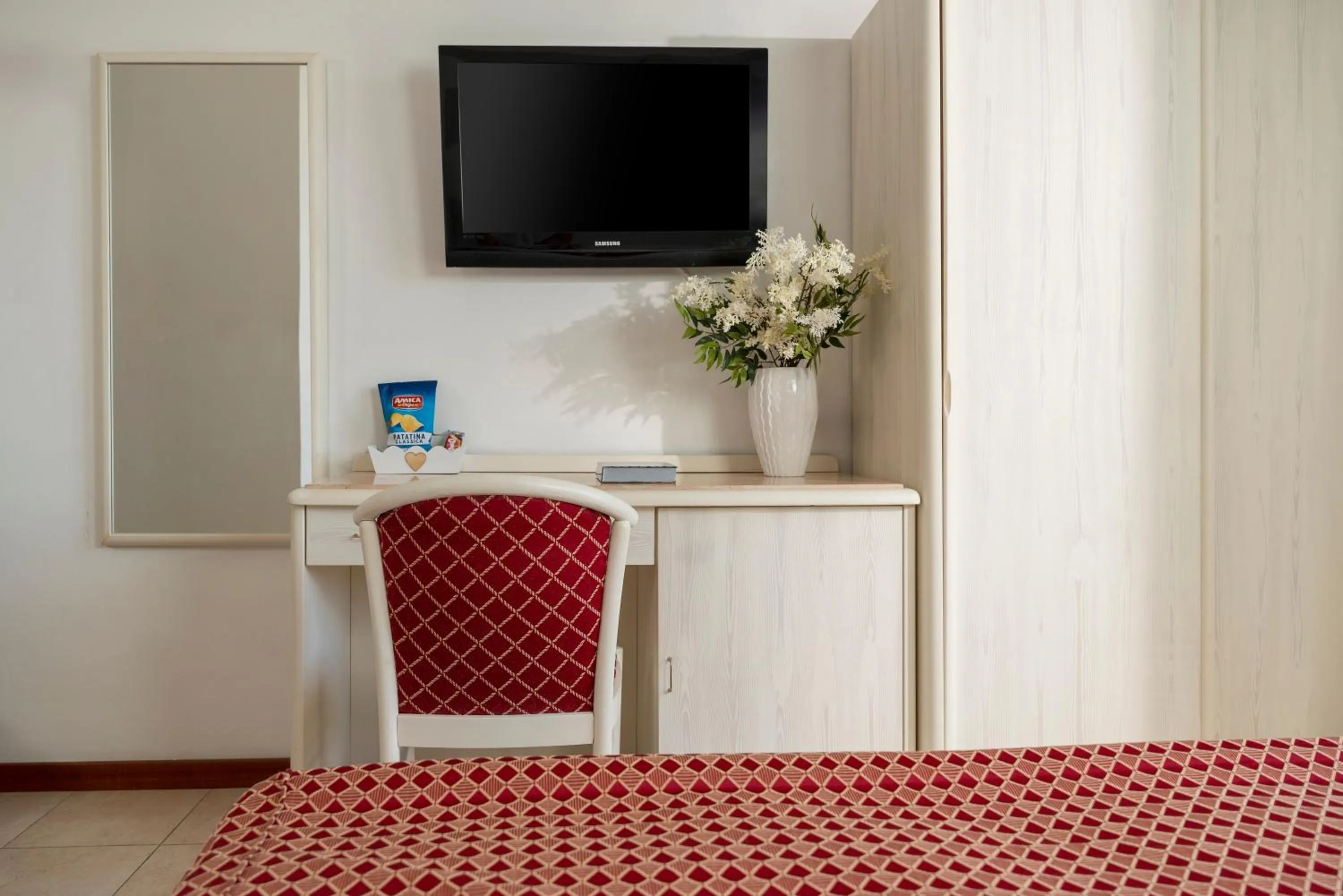 TV and multimedia in Hotel Du Soleil