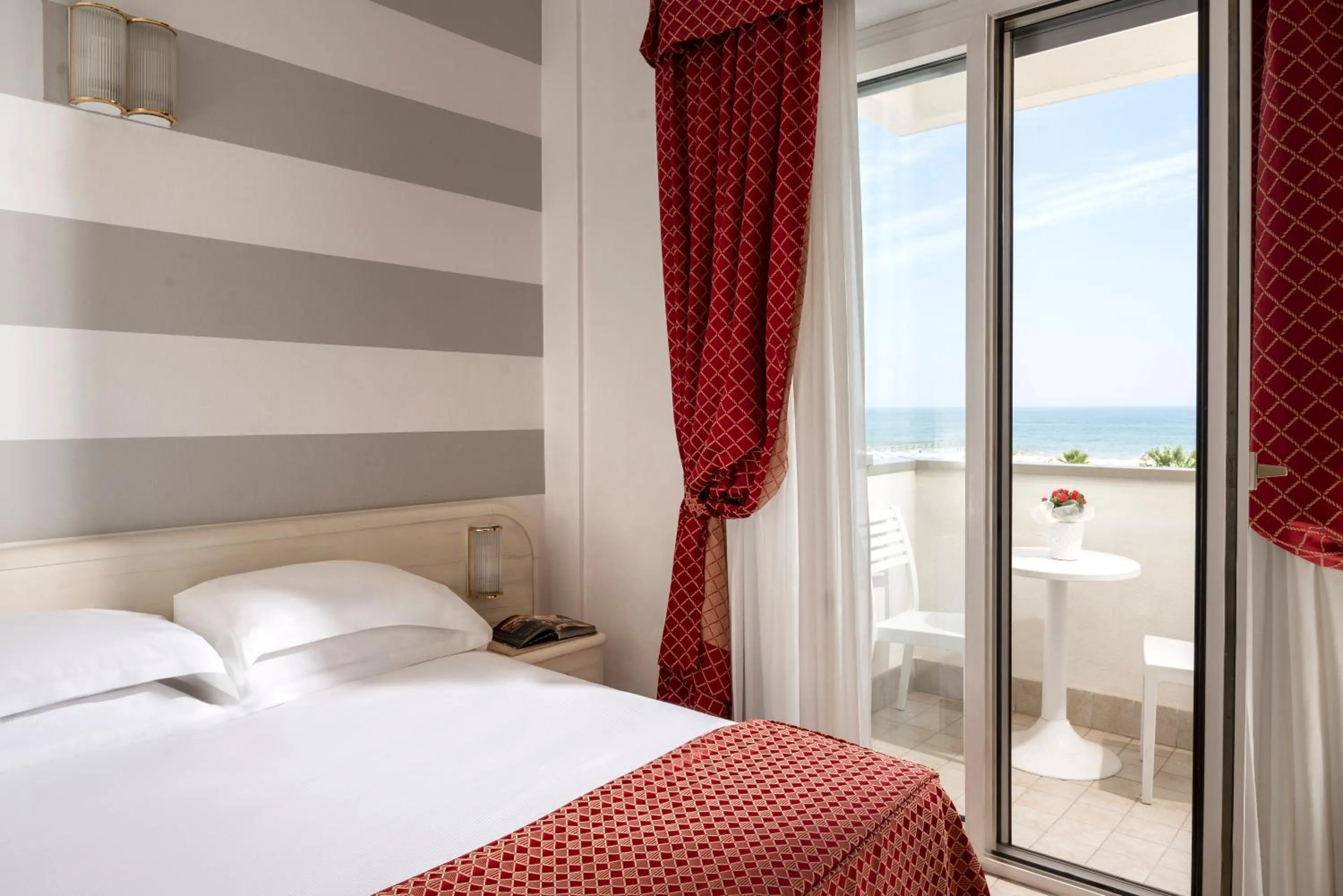 Bed in Hotel Du Soleil