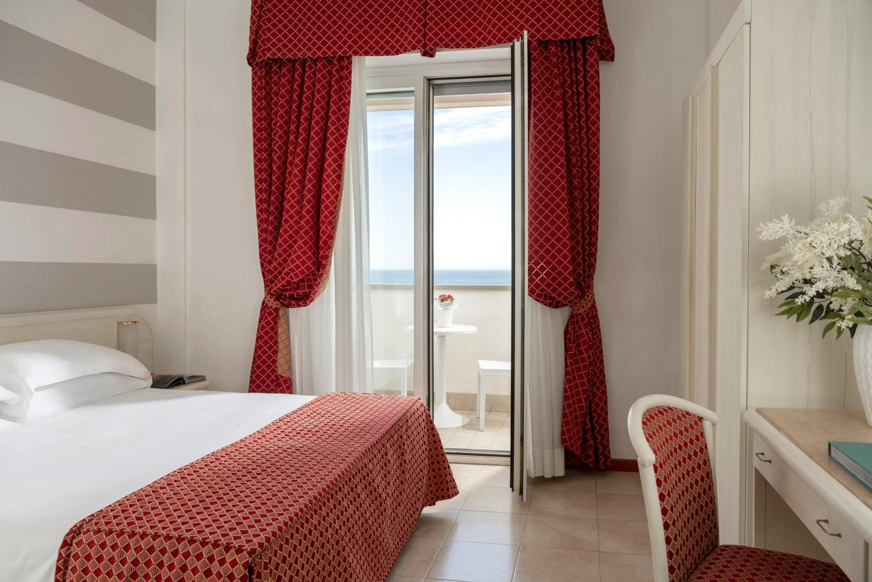 Bed in Hotel Du Soleil