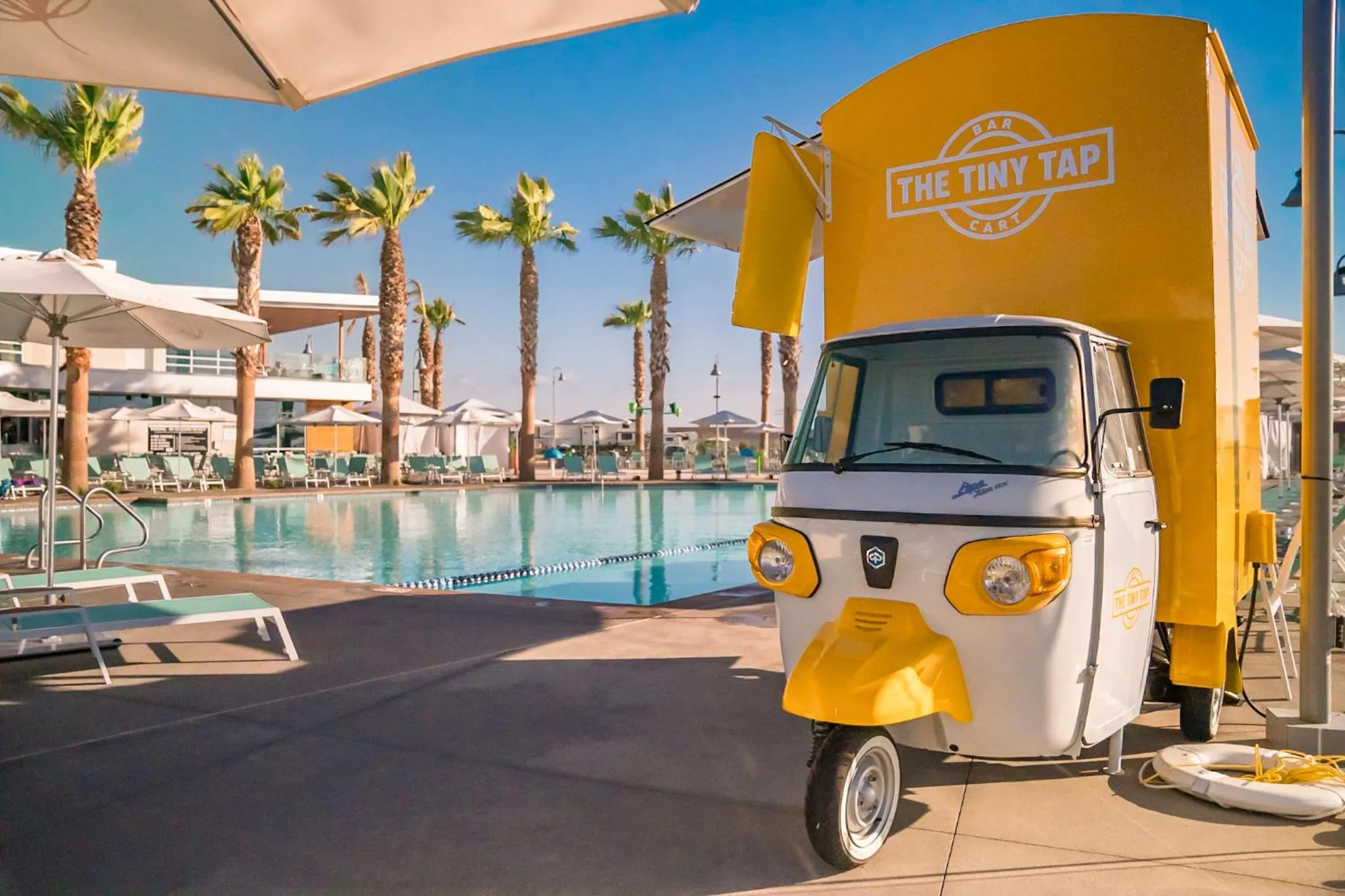 Swimming pool in Sun Outdoors San Diego Bay