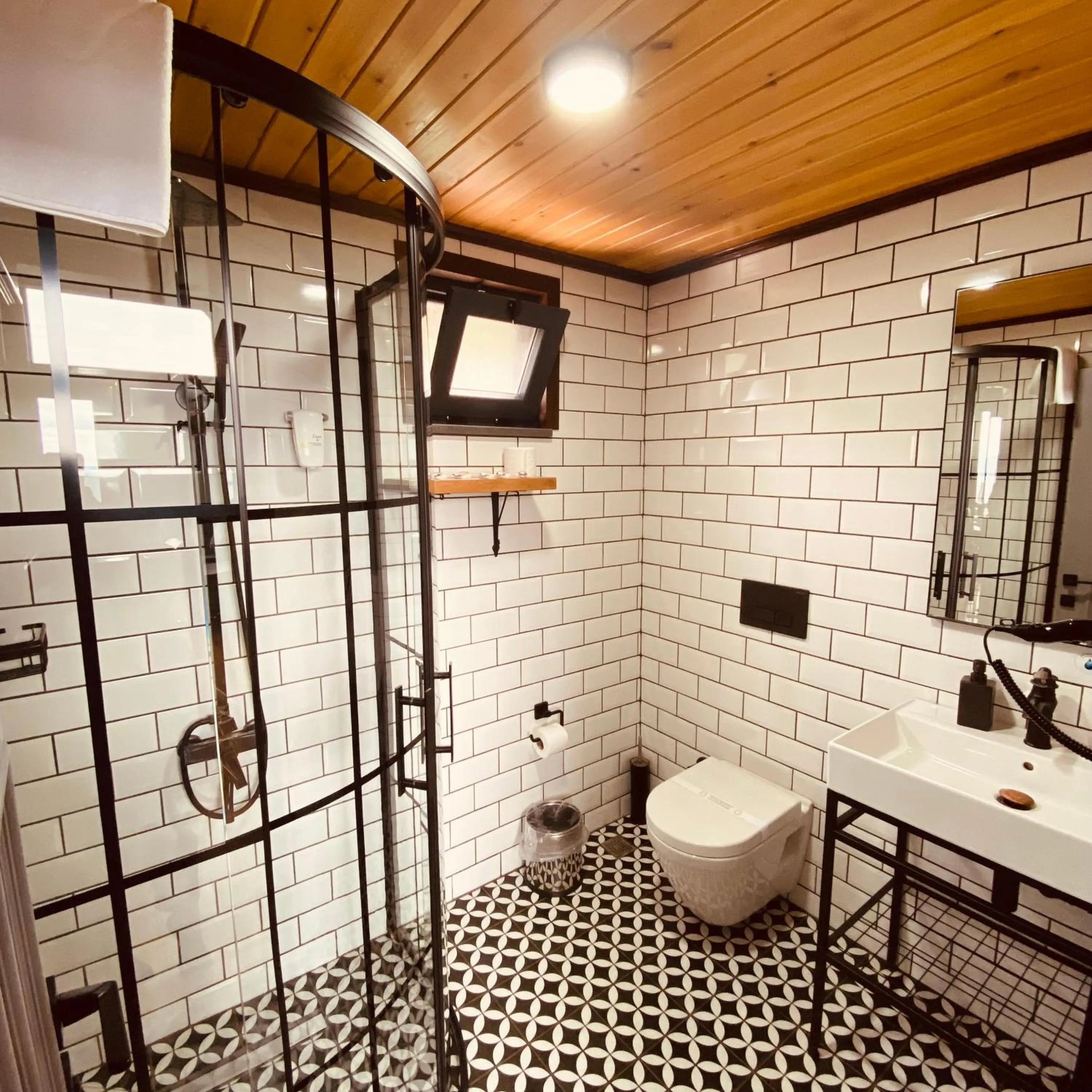 Shower in Kartepe Panorama