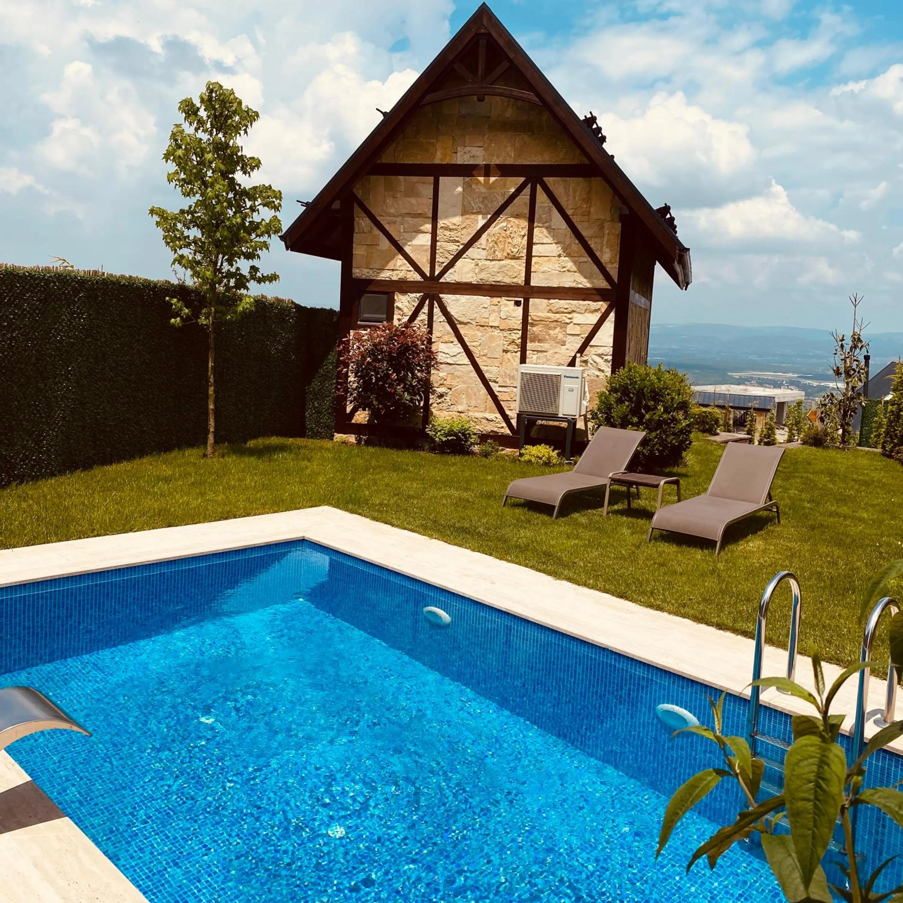 Swimming pool in Kartepe Panorama