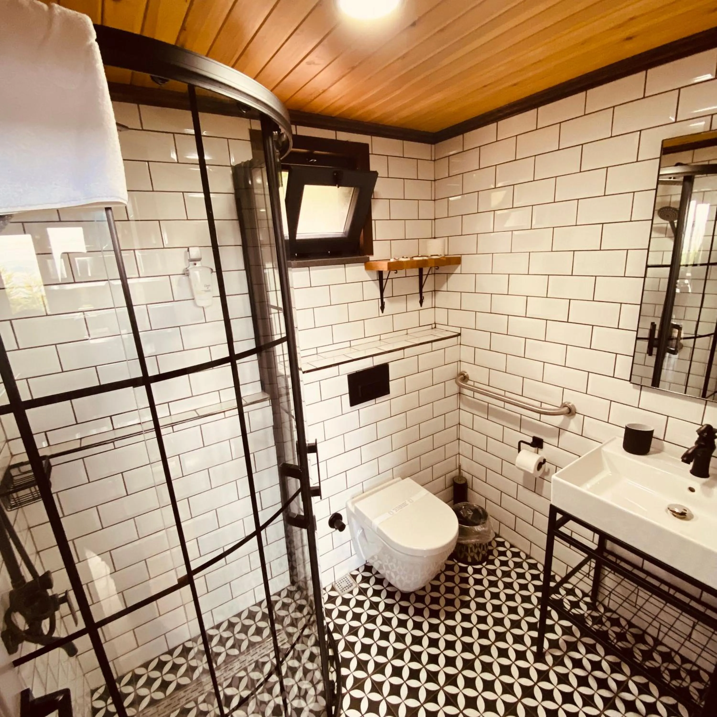 Shower in Kartepe Panorama