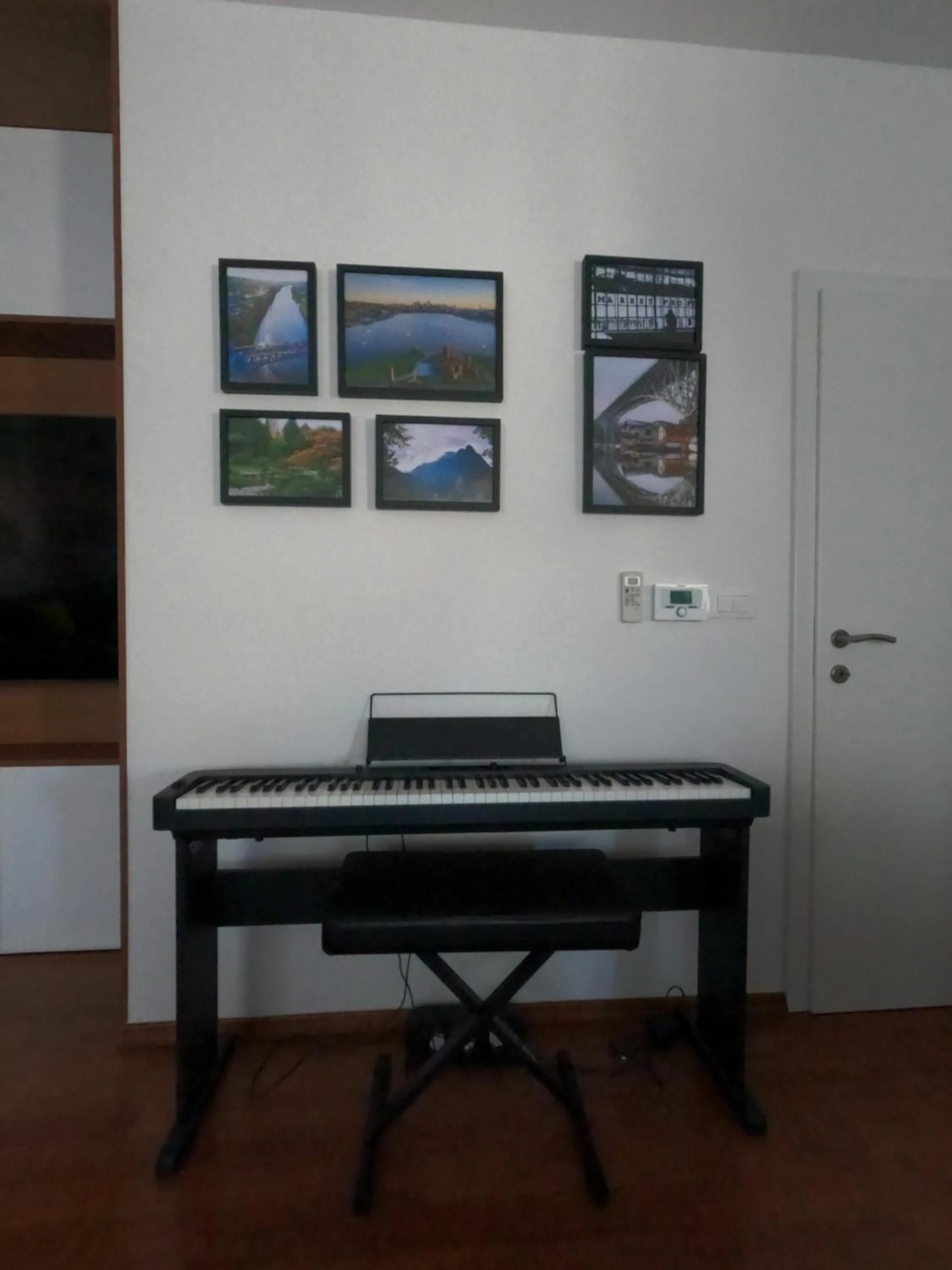TV and multimedia in Modern 4-Star luxury apt - WFH Ready, Free Parking