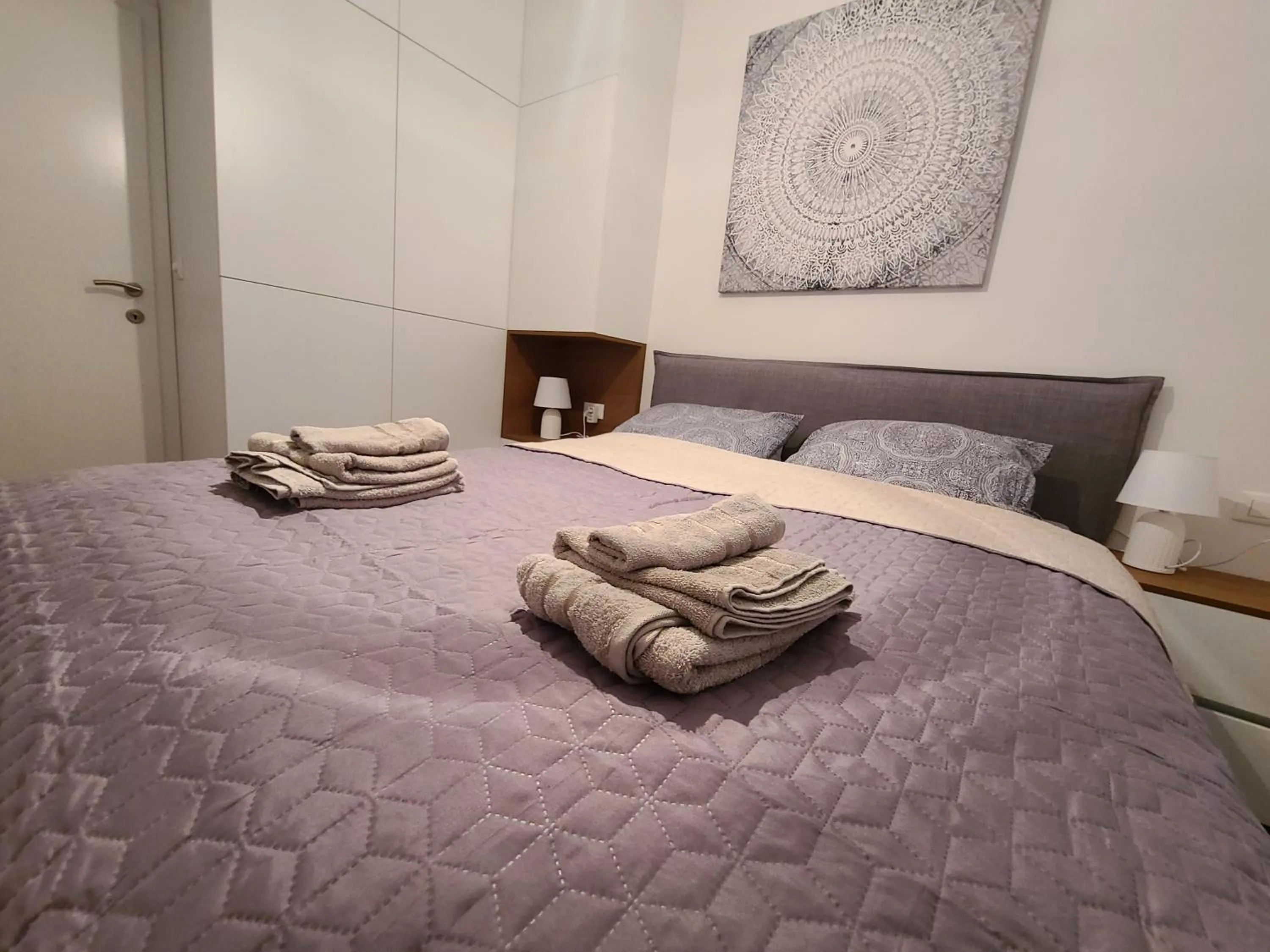 Bedroom, Bed in Modern 4-Star luxury apt - WFH Ready, Free Parking