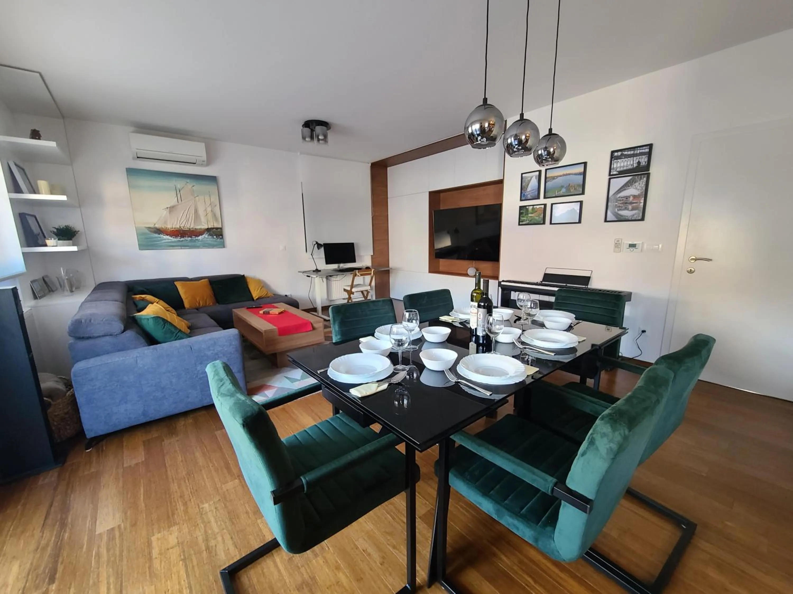Dining area in Modern 4-Star luxury apt - WFH Ready, Free Parking