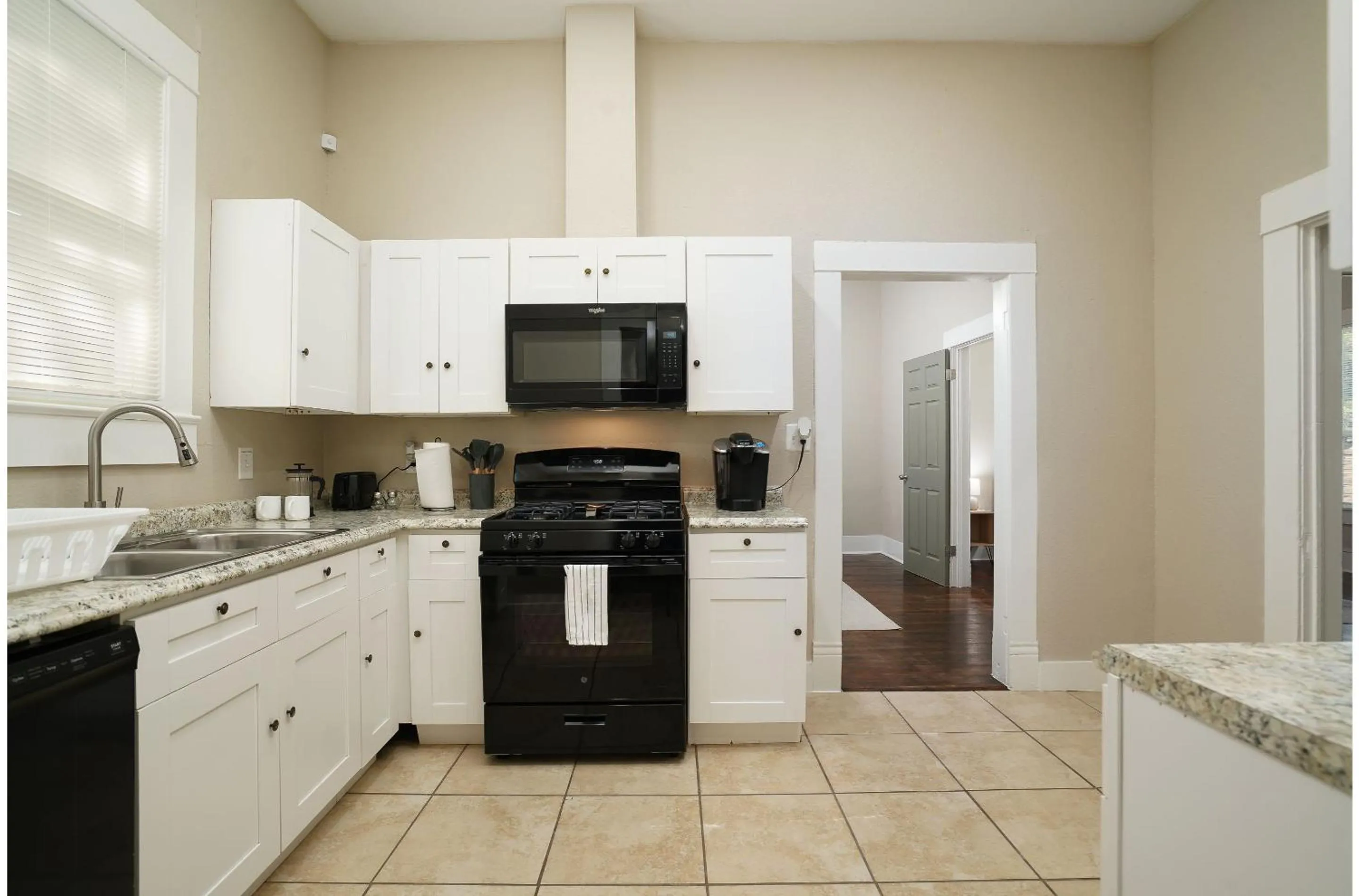 Kitchen or kitchenette in Amazing Fully Fenced Home Only 5 Mins from Downtown