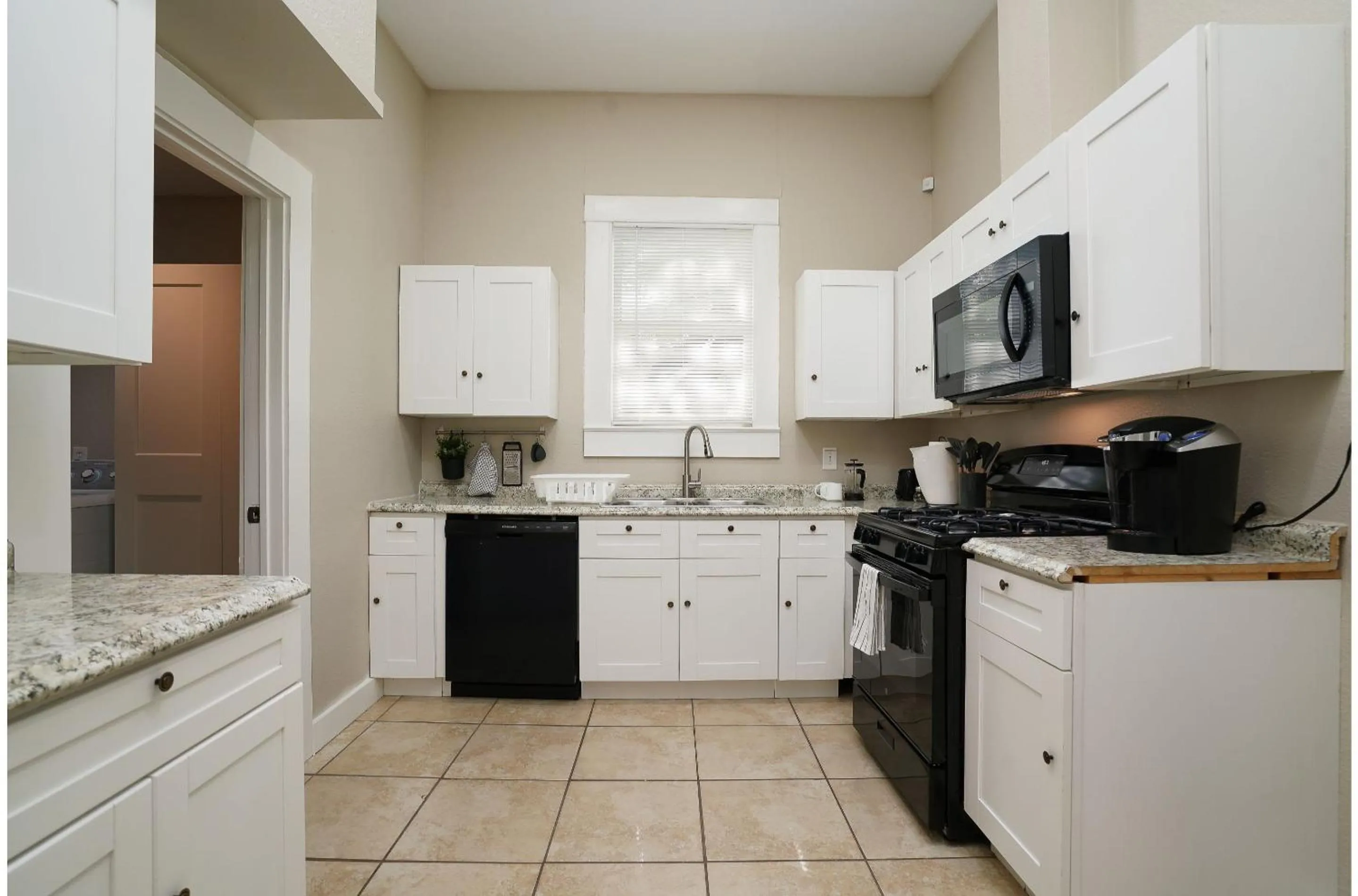 Kitchen or kitchenette in Amazing Fully Fenced Home Only 5 Mins from Downtown
