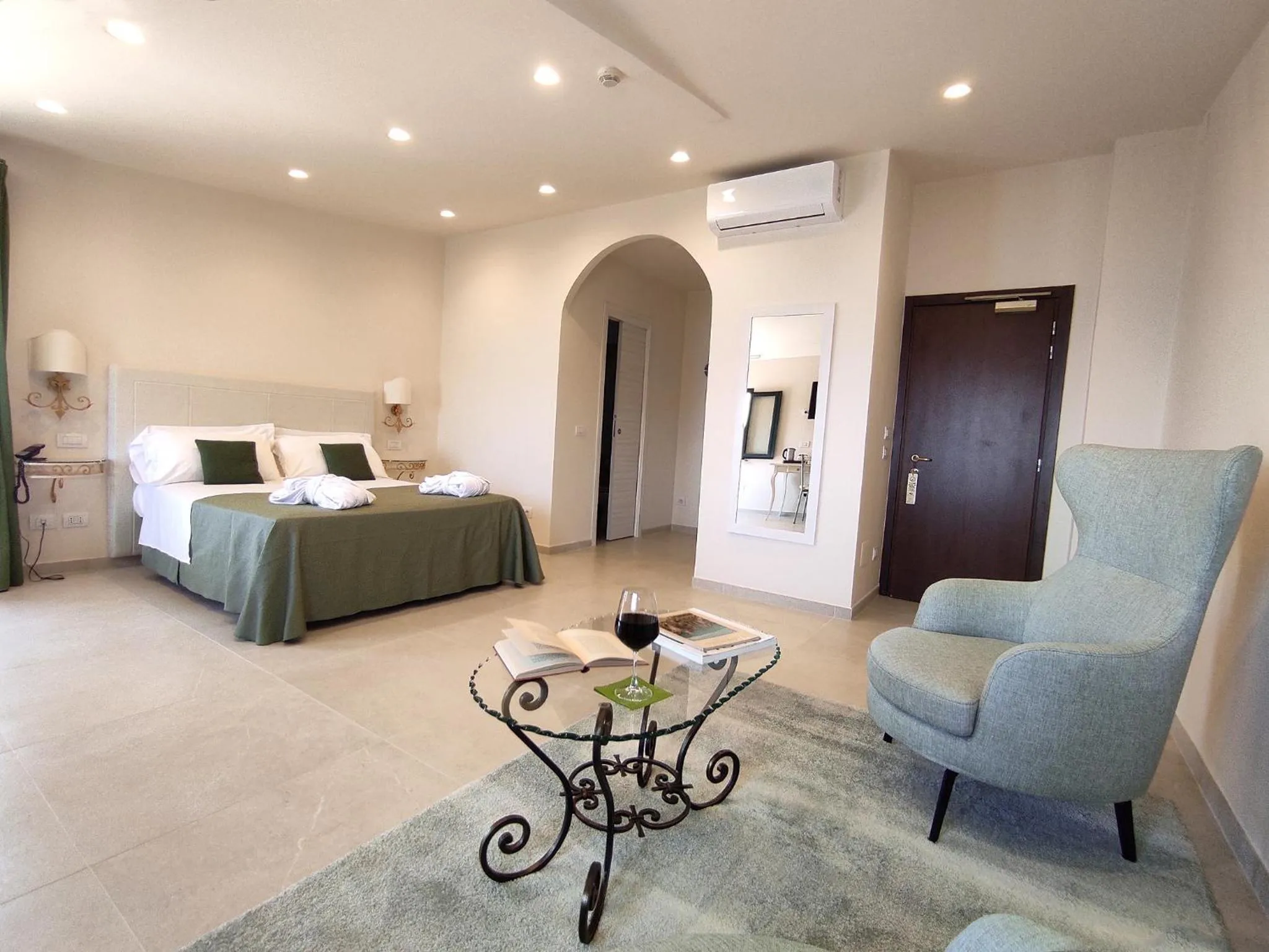 Bed in Hotel "La Pensione Svizzera"