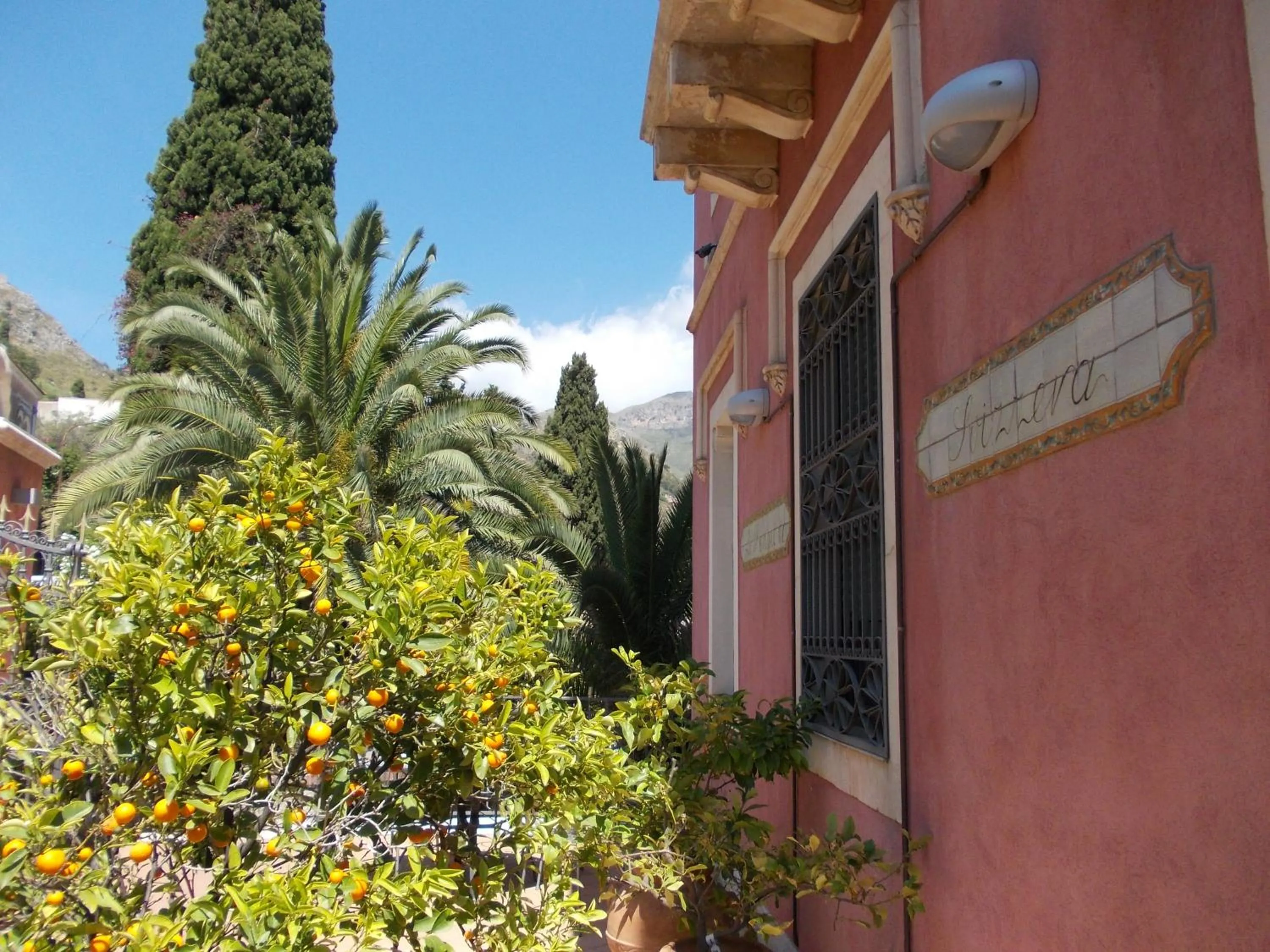 Property building in Hotel "La Pensione Svizzera"