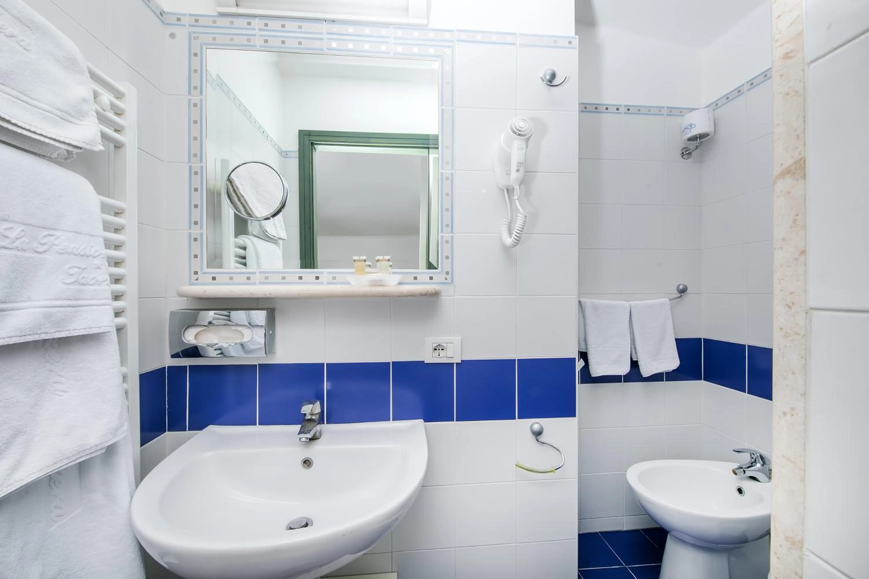 Bathroom in Hotel "La Pensione Svizzera"