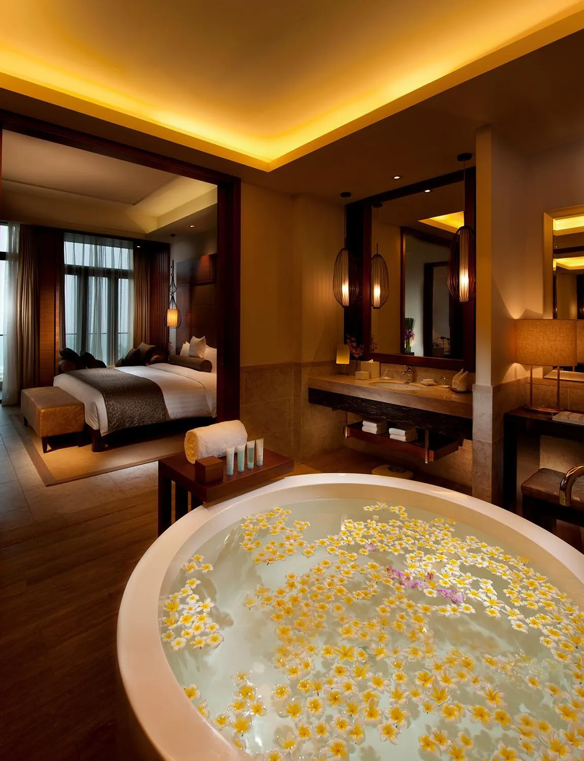 Bathroom, Bed in Wanda Realm Resort Sanya Haitang Bay