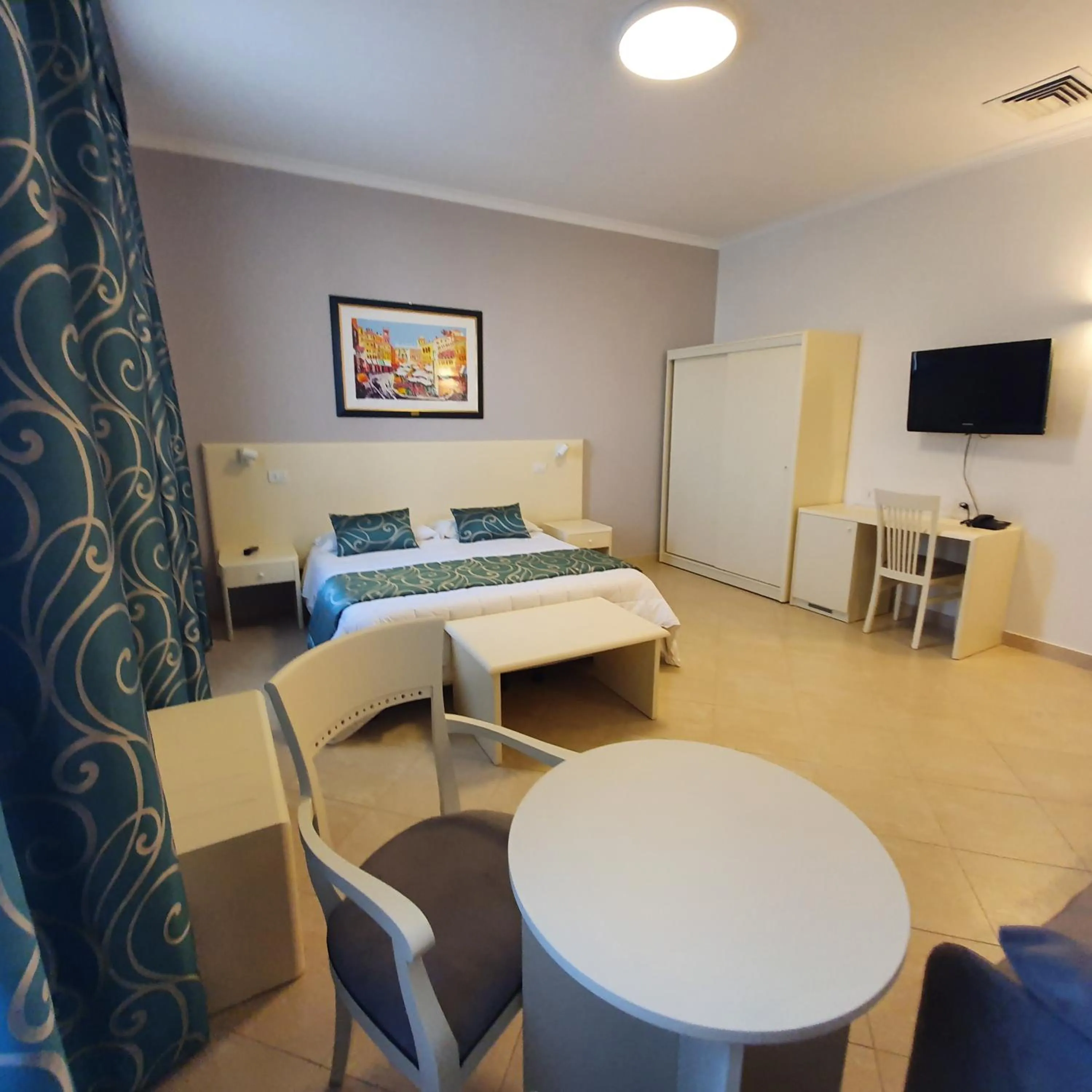 Photo of the whole room, Bed in Hotel Centrale Spa & Relax