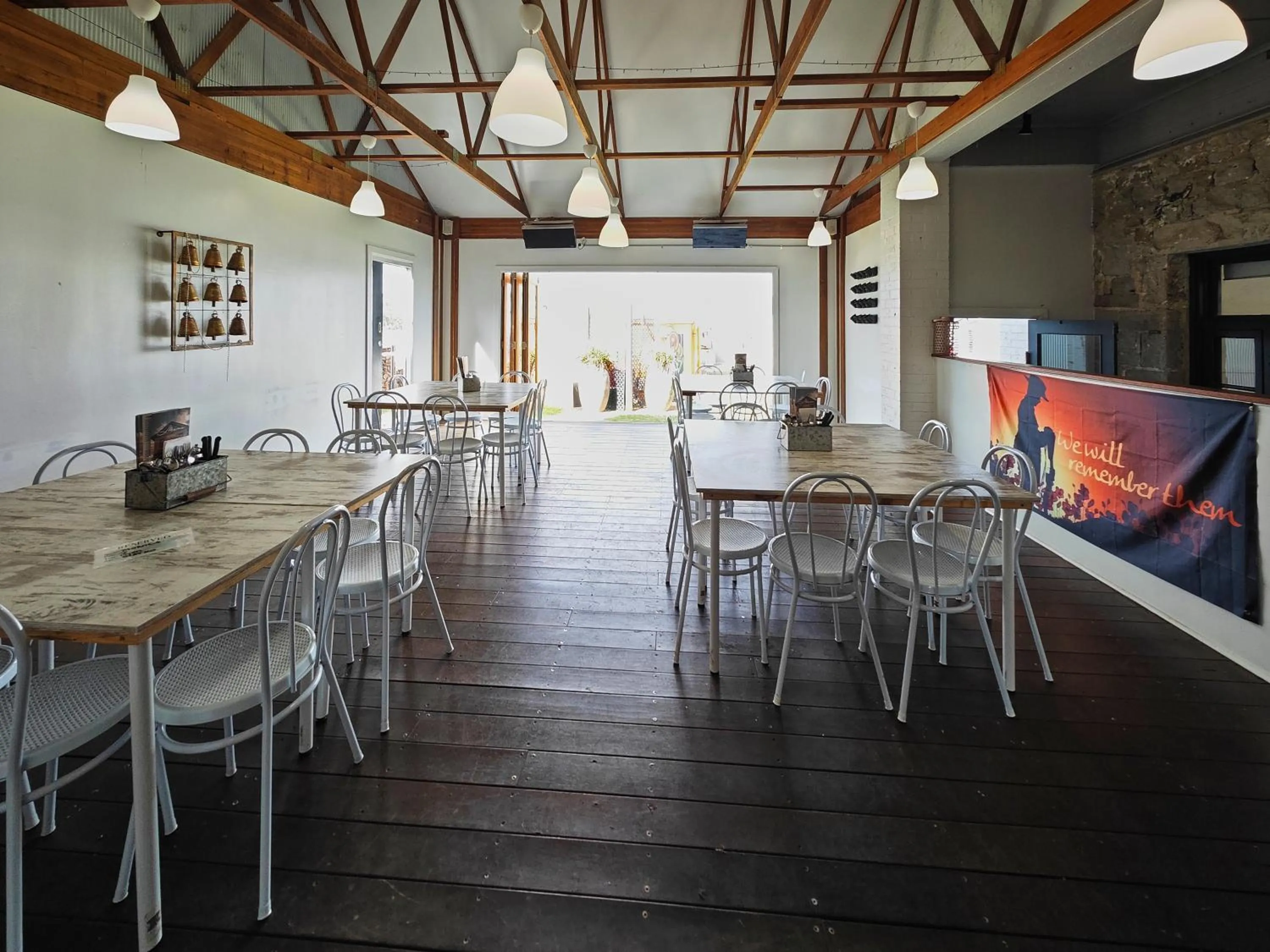 Restaurant/places to eat in Royal Hotel Capertee