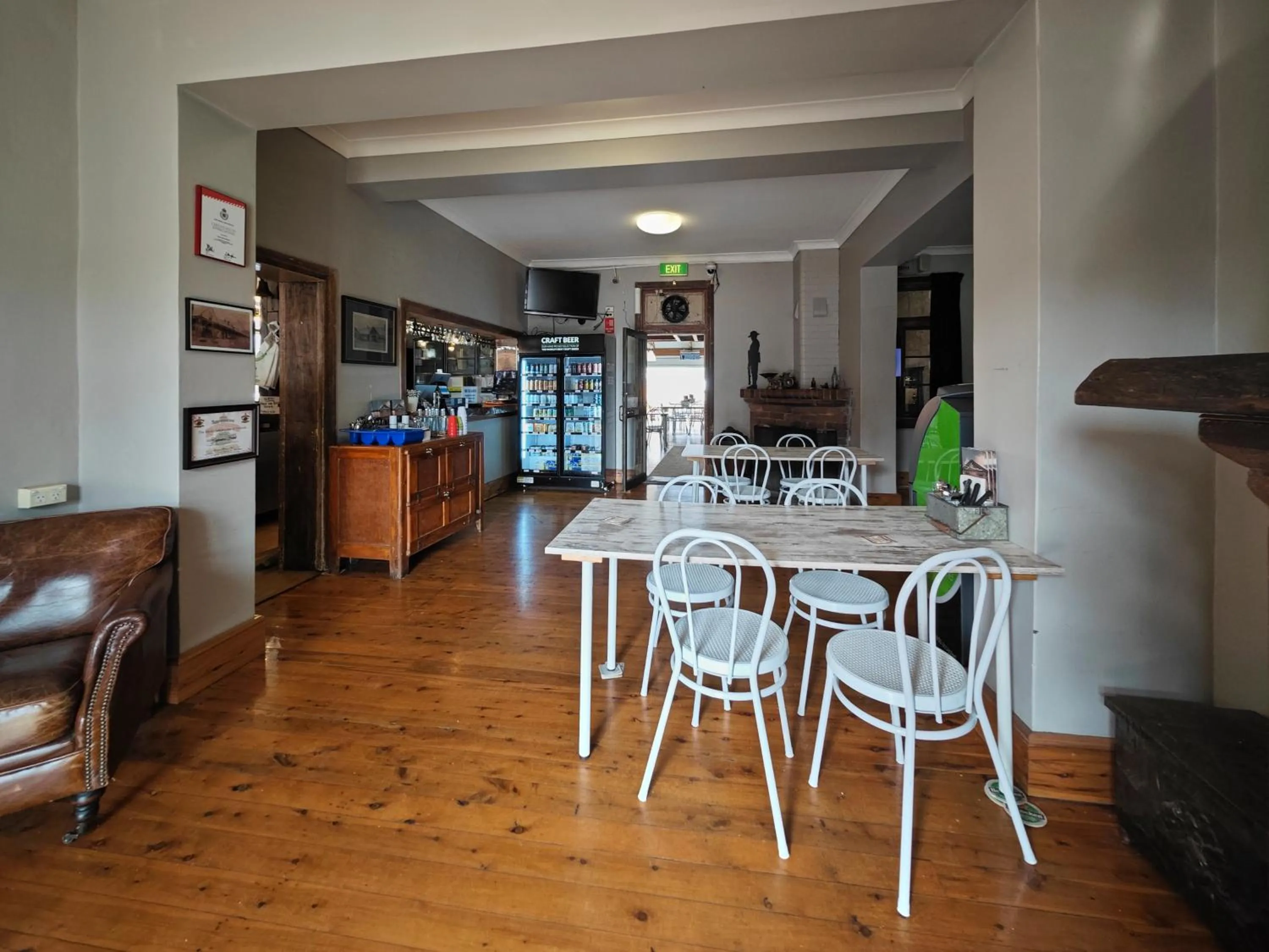 Restaurant/places to eat in Royal Hotel Capertee