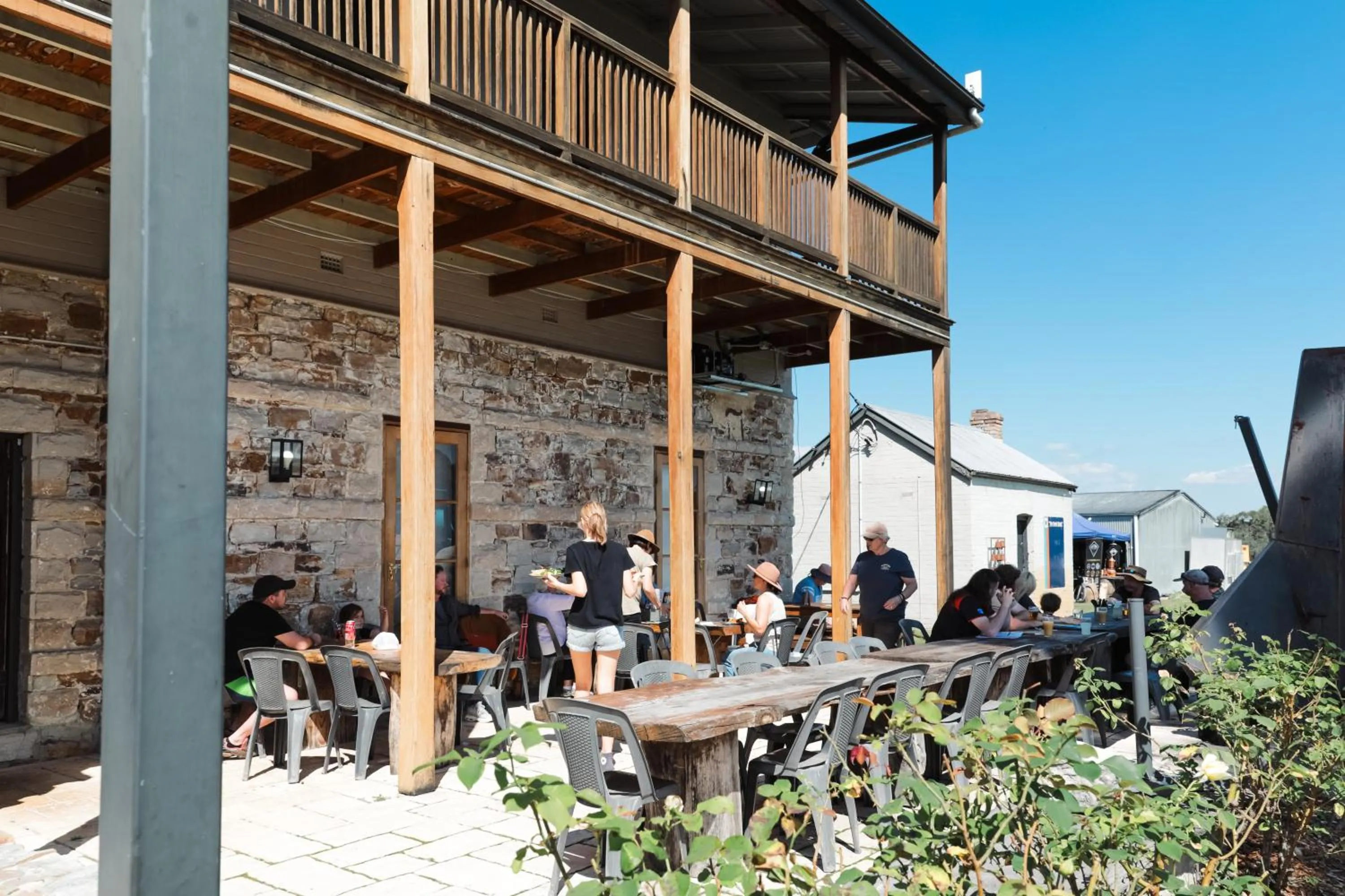 Restaurant/places to eat in Royal Hotel Capertee