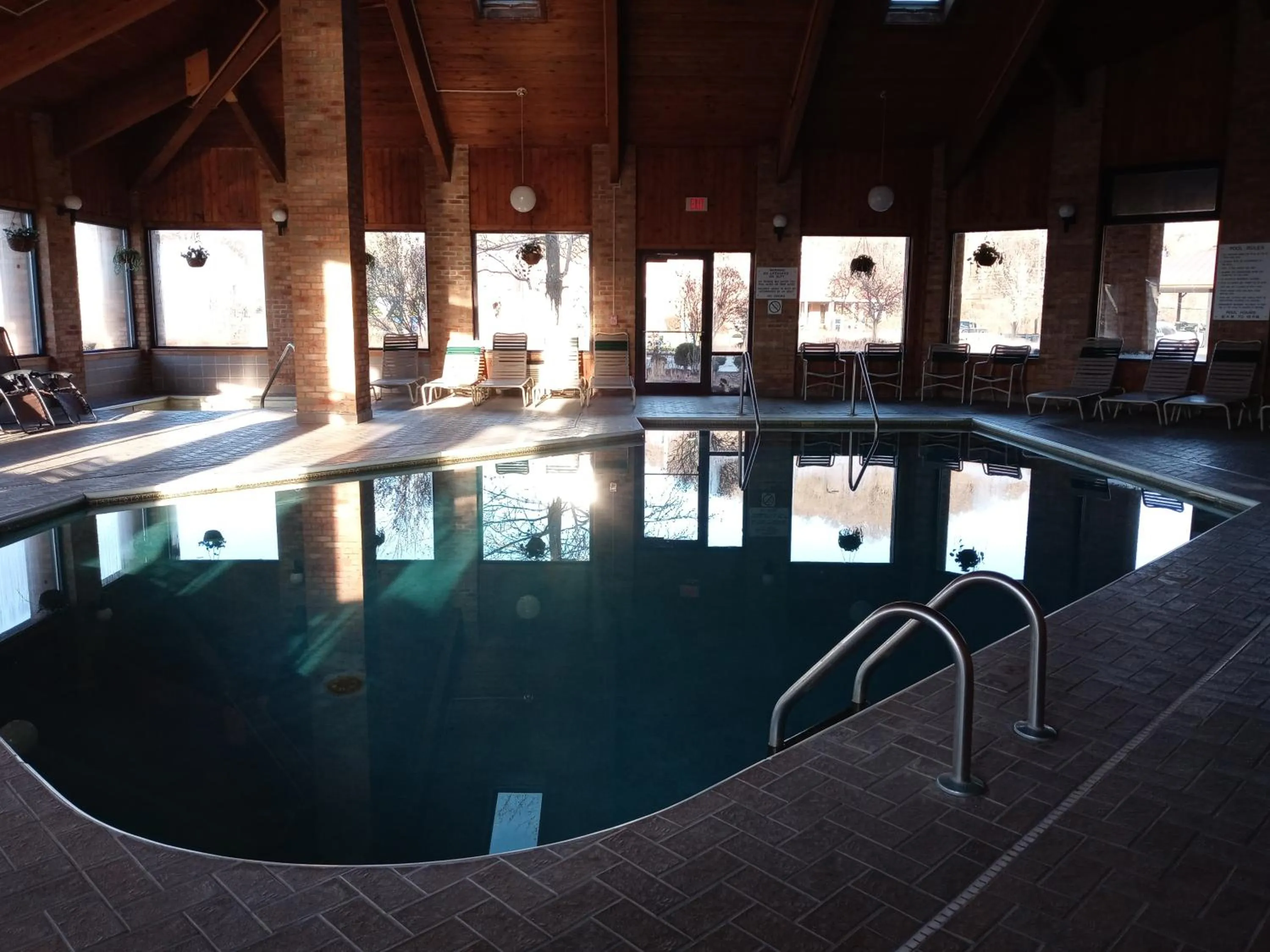 Swimming pool in New Martinsville Inn