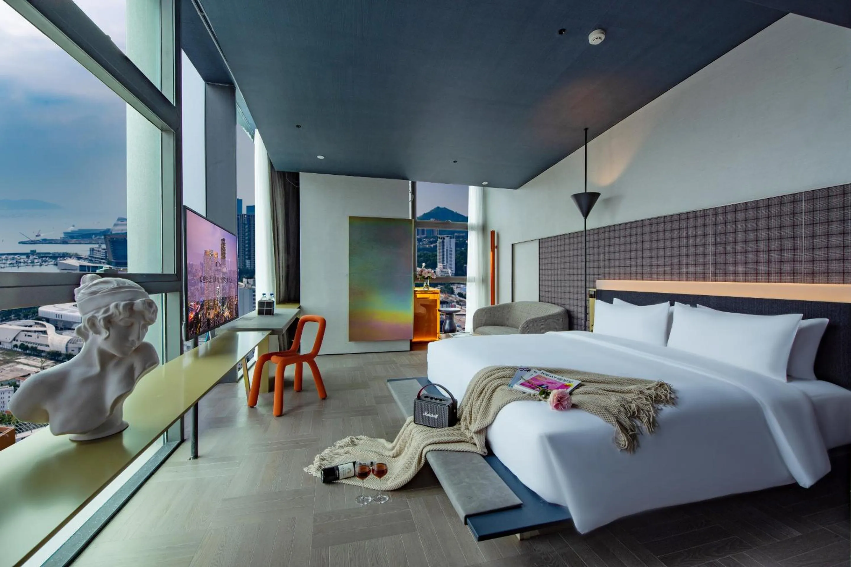 Photo of the whole room, Bed in Grade Hotel Shenzhen Shekou Sea World