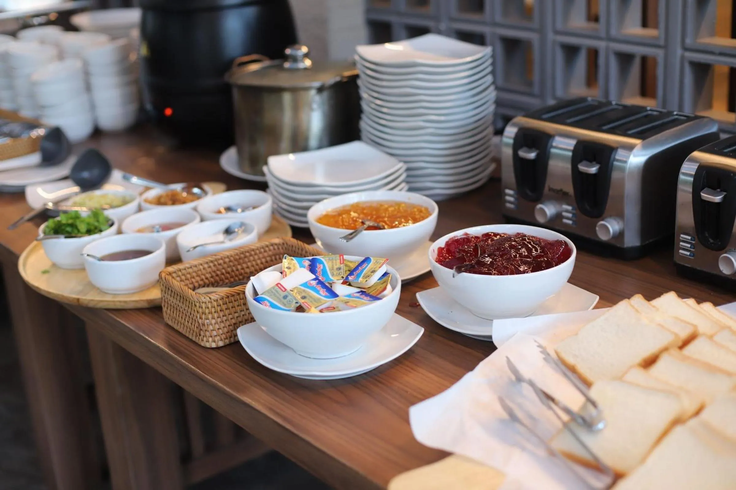 Breakfast in The Chamuang Forest