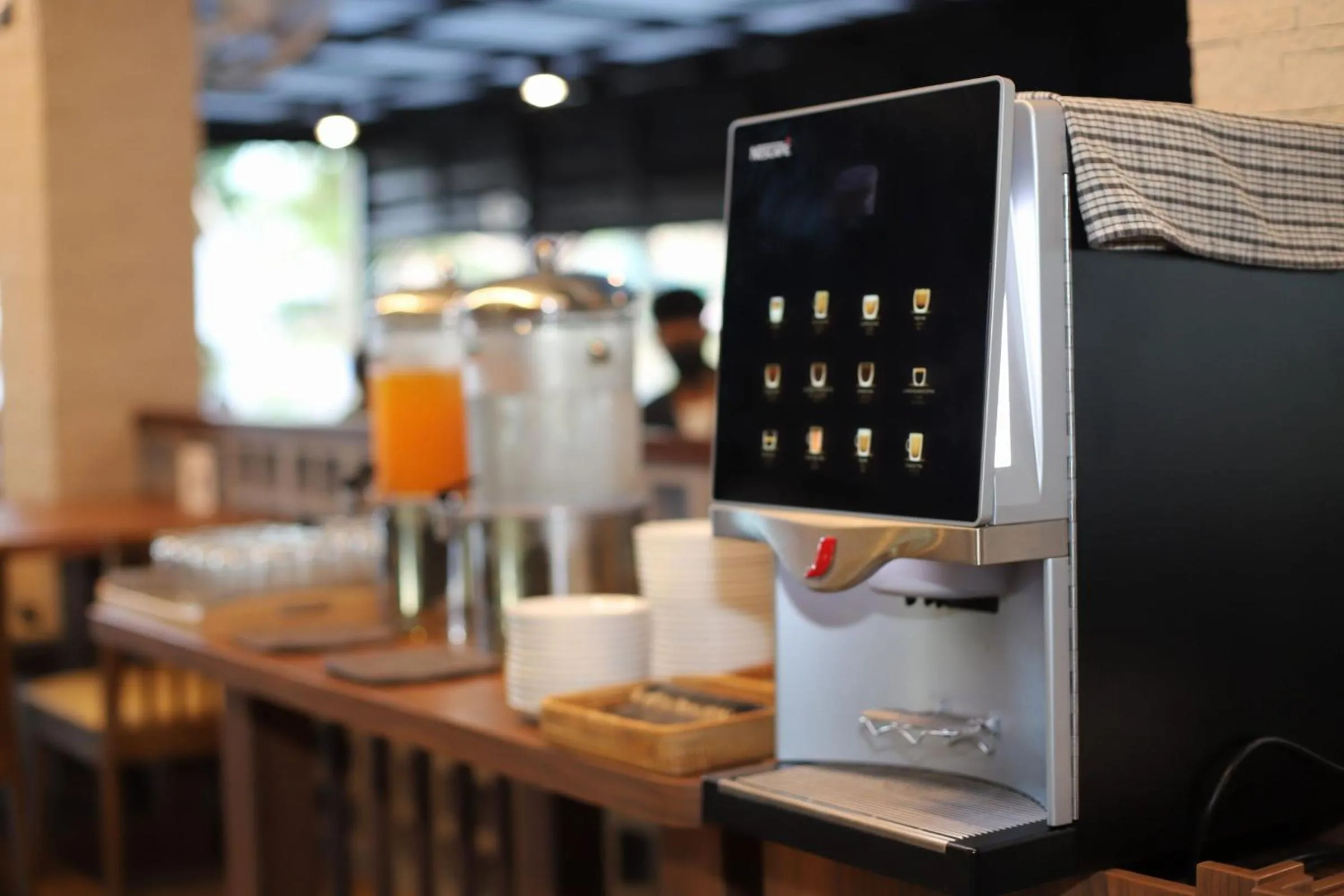 Breakfast in The Chamuang Forest