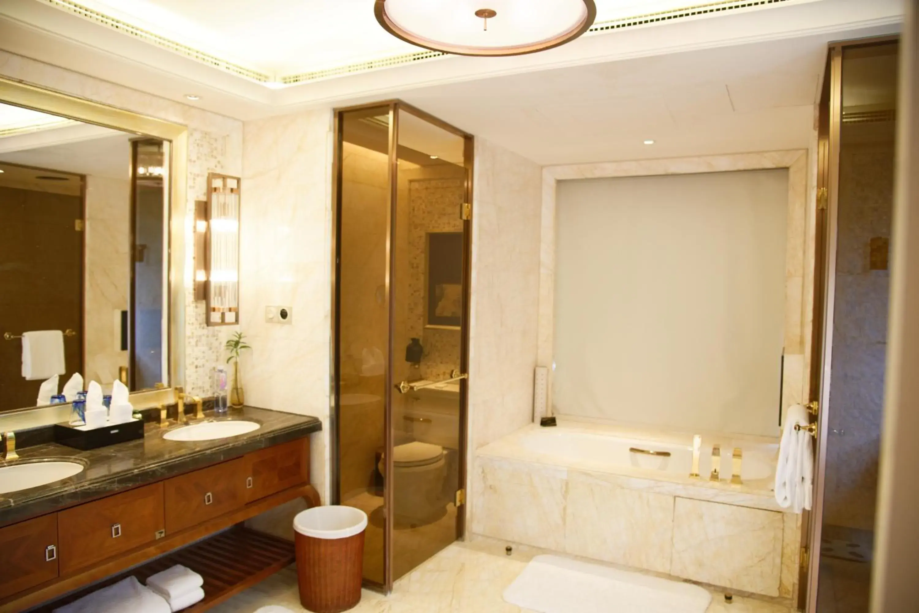 Deluxe Garden View Room with King bed in Wanda Reign Resort & Villas Sanya Haitang Bay Deluxe Garden View Room with King bed in Wanda Reign Resort & Villas Sanya Haitang Bay