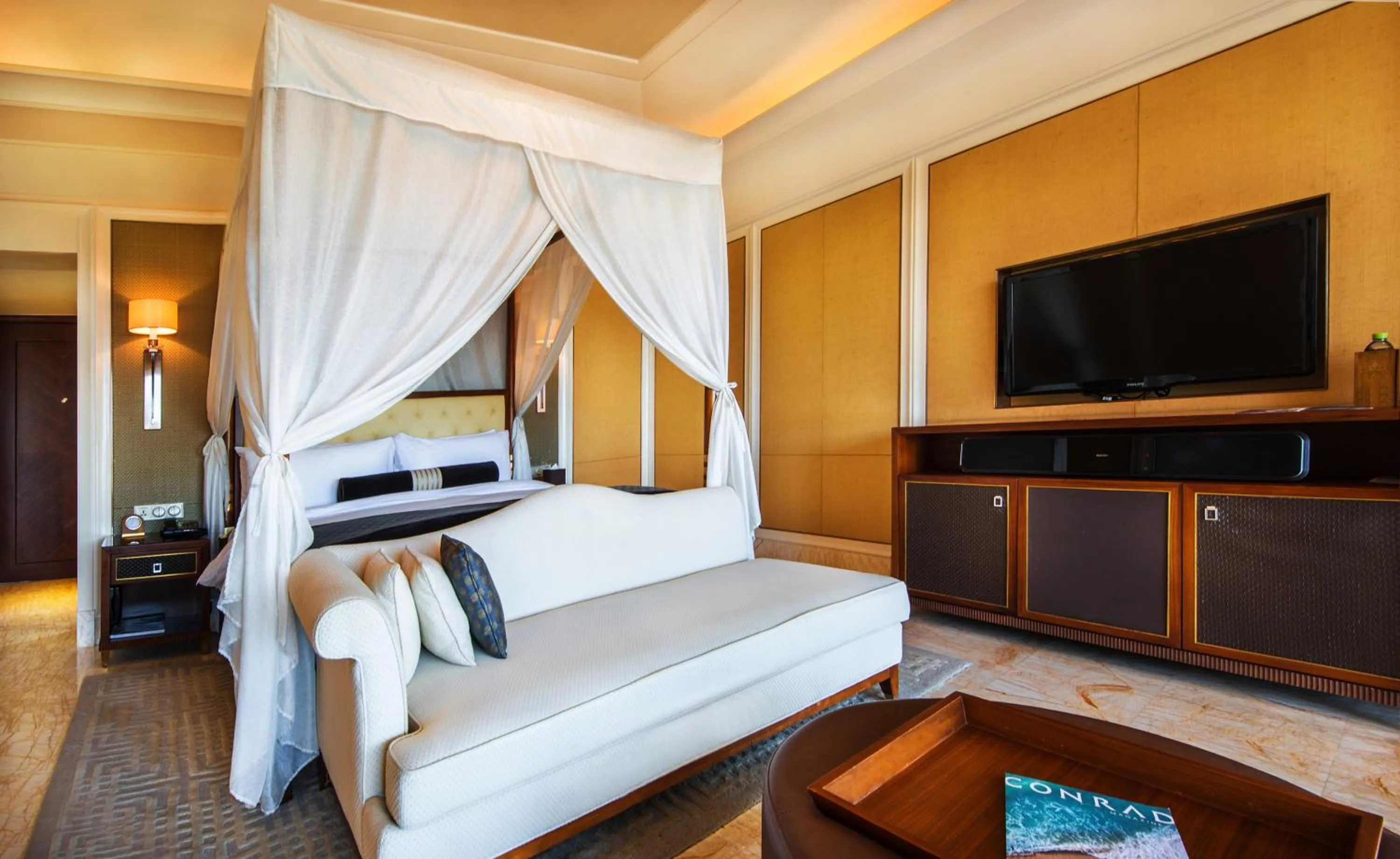 Bed in Wanda Reign Resort & Villas Sanya Haitang Bay